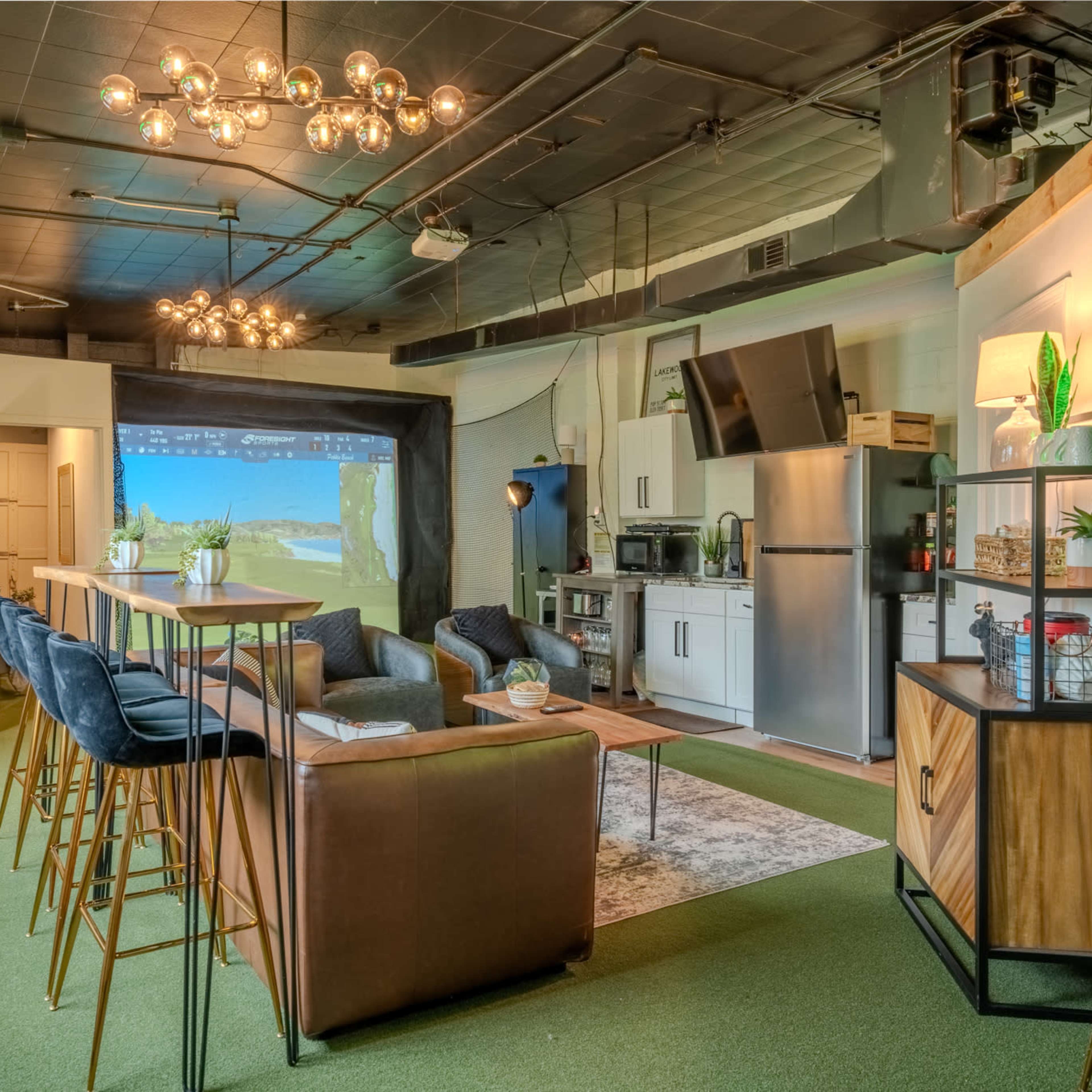 Golf Simulator Stay in the Heart of Lakewood Image in Lakewood, Lakewood, OH