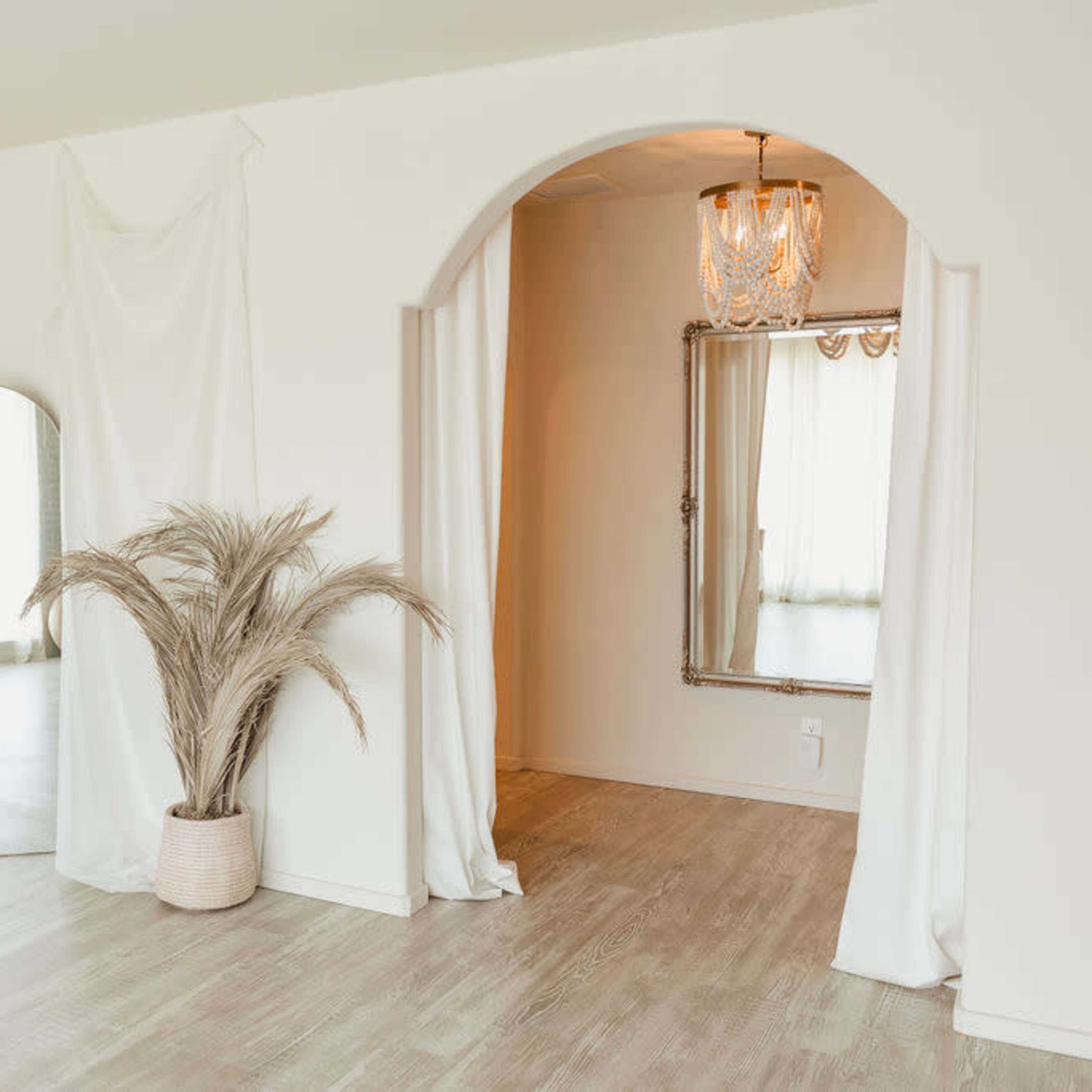 Neutral Natural Light Photo Studio Image in Oak View, Huntington Beach, CA