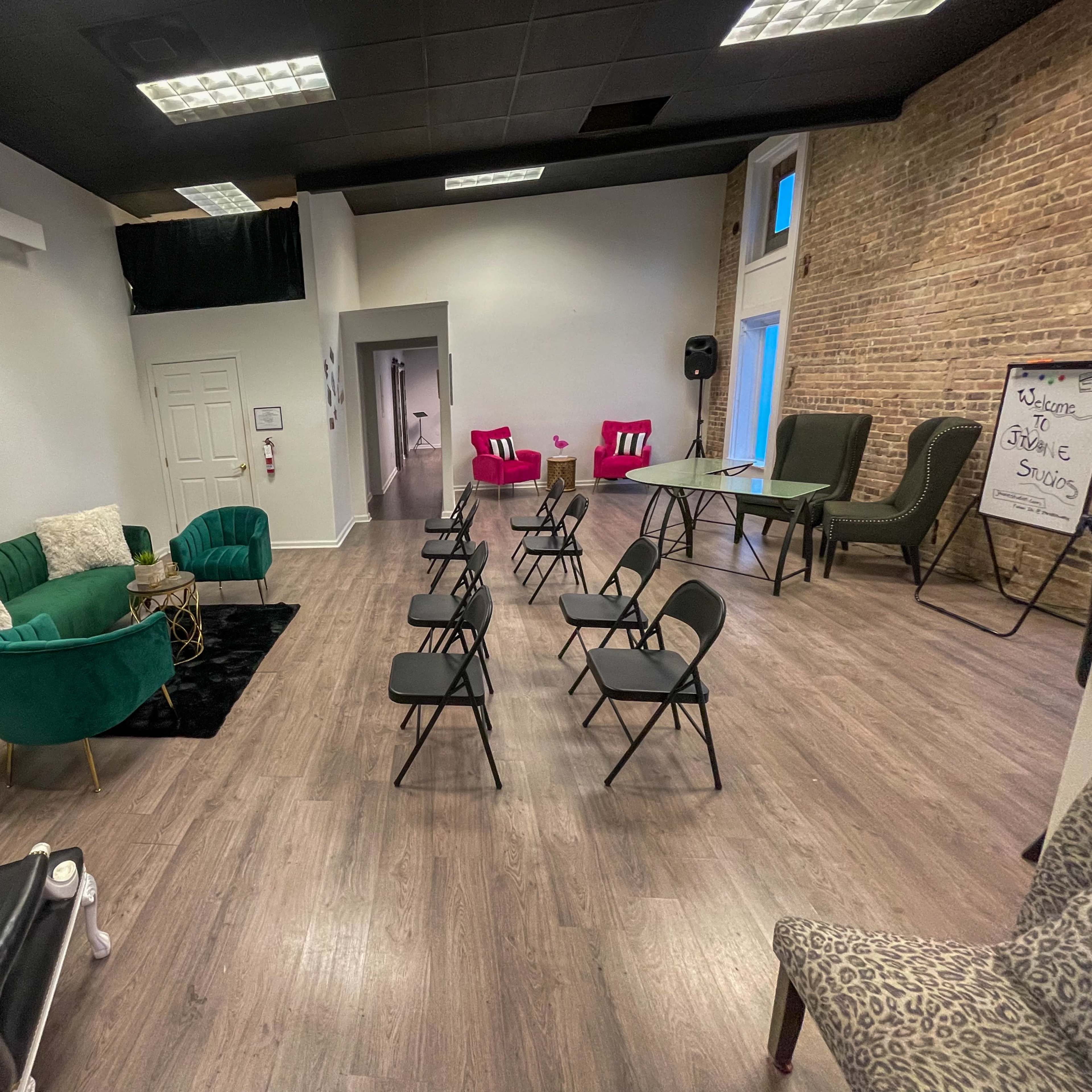 Historical Downtown City Studio by IAH Airpot Image in Humble, Humble, TX