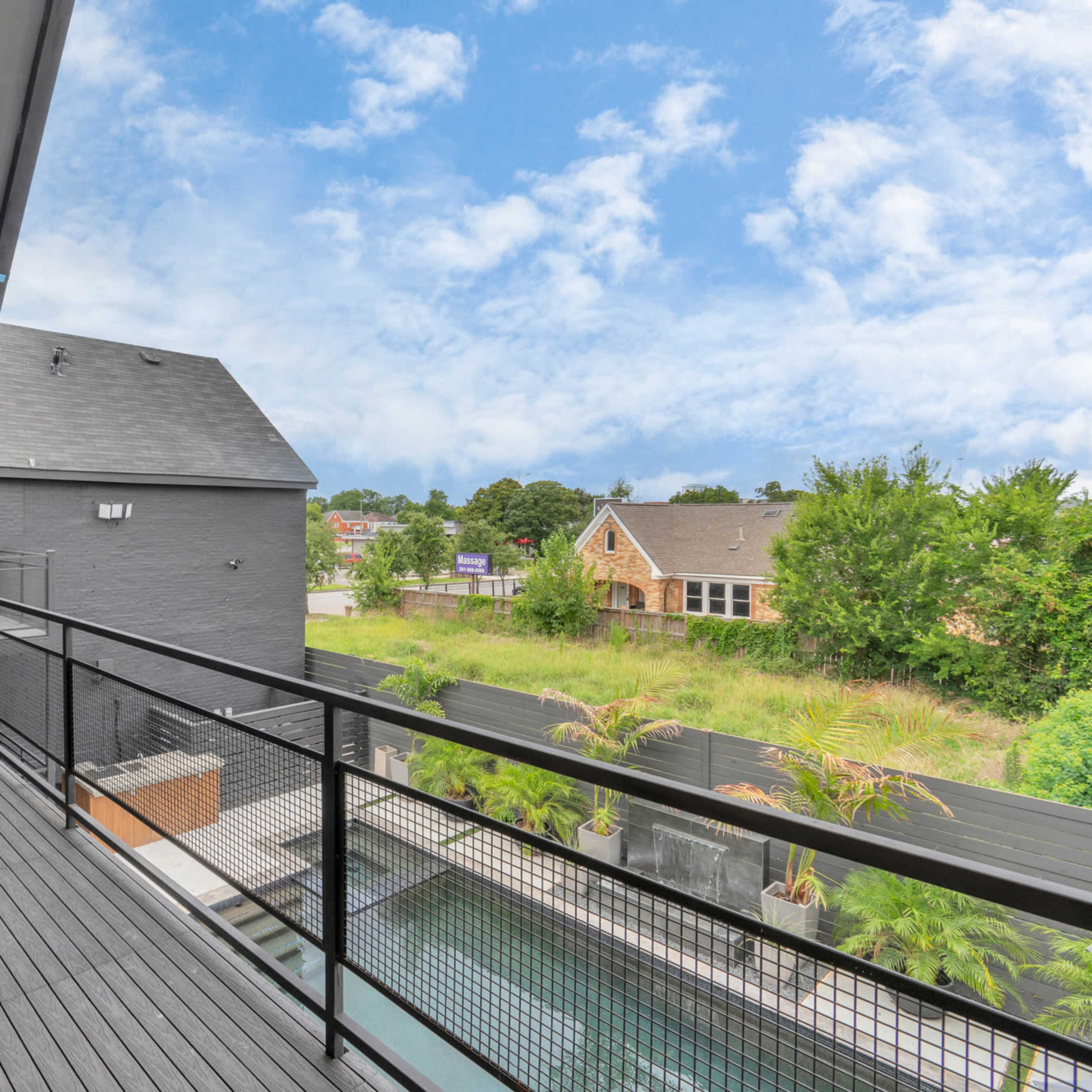 Downtown Private Oasis with Luxurious Spacious Loft Image in Greater Third Ward, Houston, TX