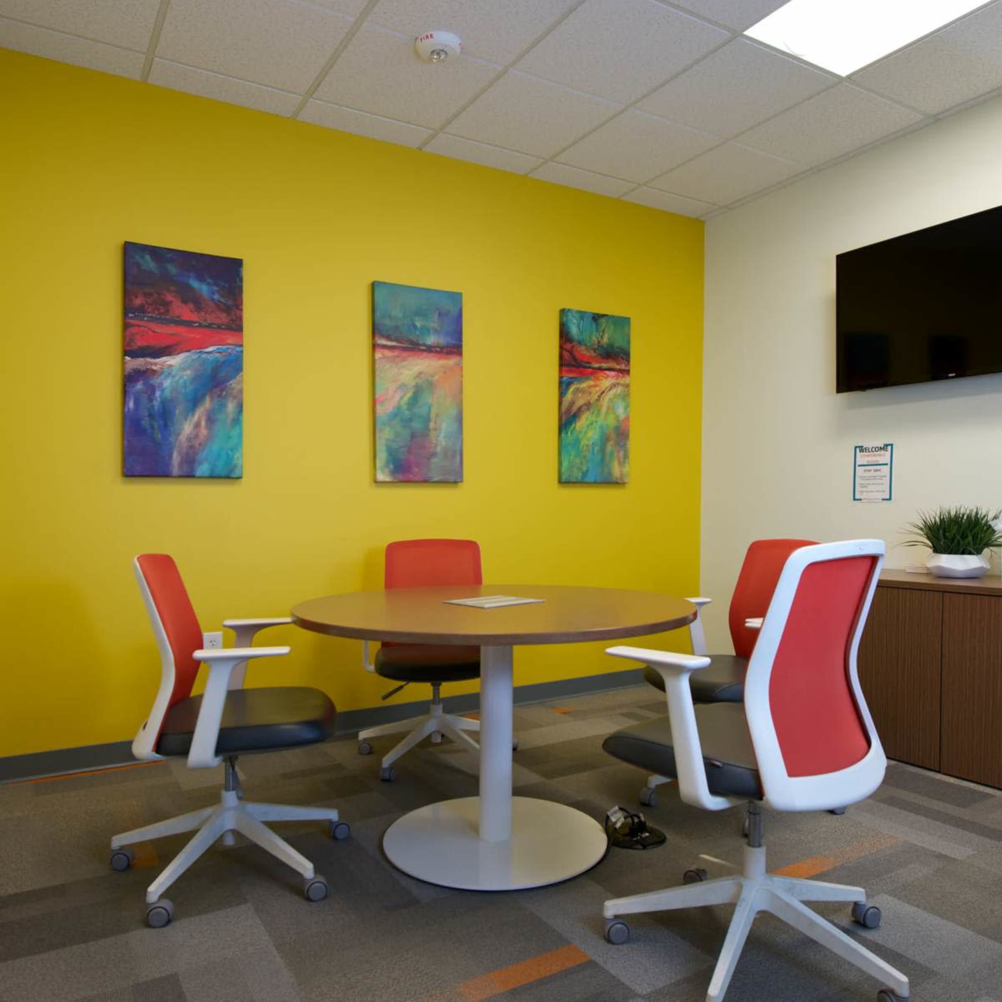 Colorful Conference Room w/ TV Near the 10 Freeway Image in Ahwatukee Foothills Village, Phoenix, AZ