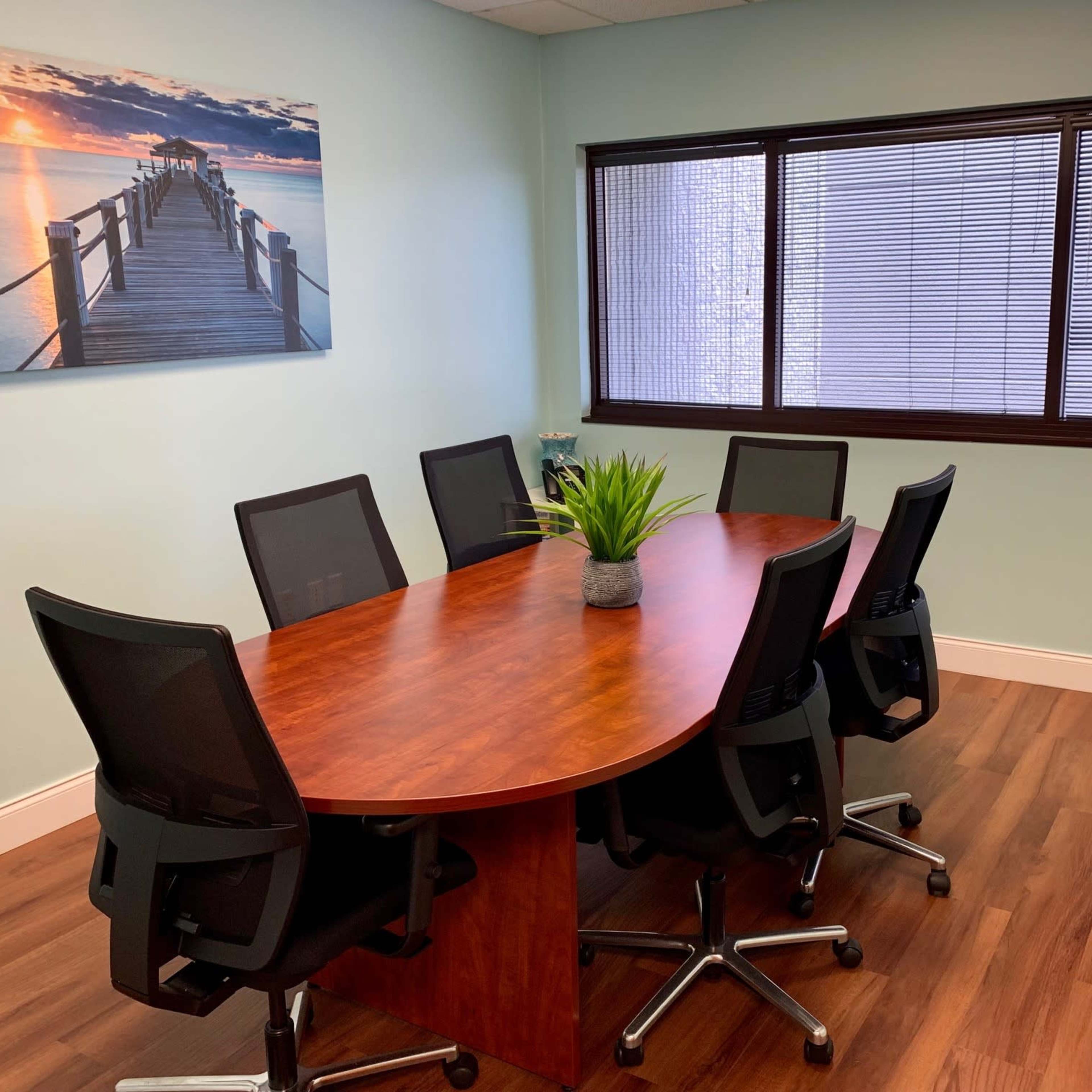 Small Conference Room in Ft Lauderdale 4-6 people Image in North Fort Lauderdale, Fort Lauderdale, FL