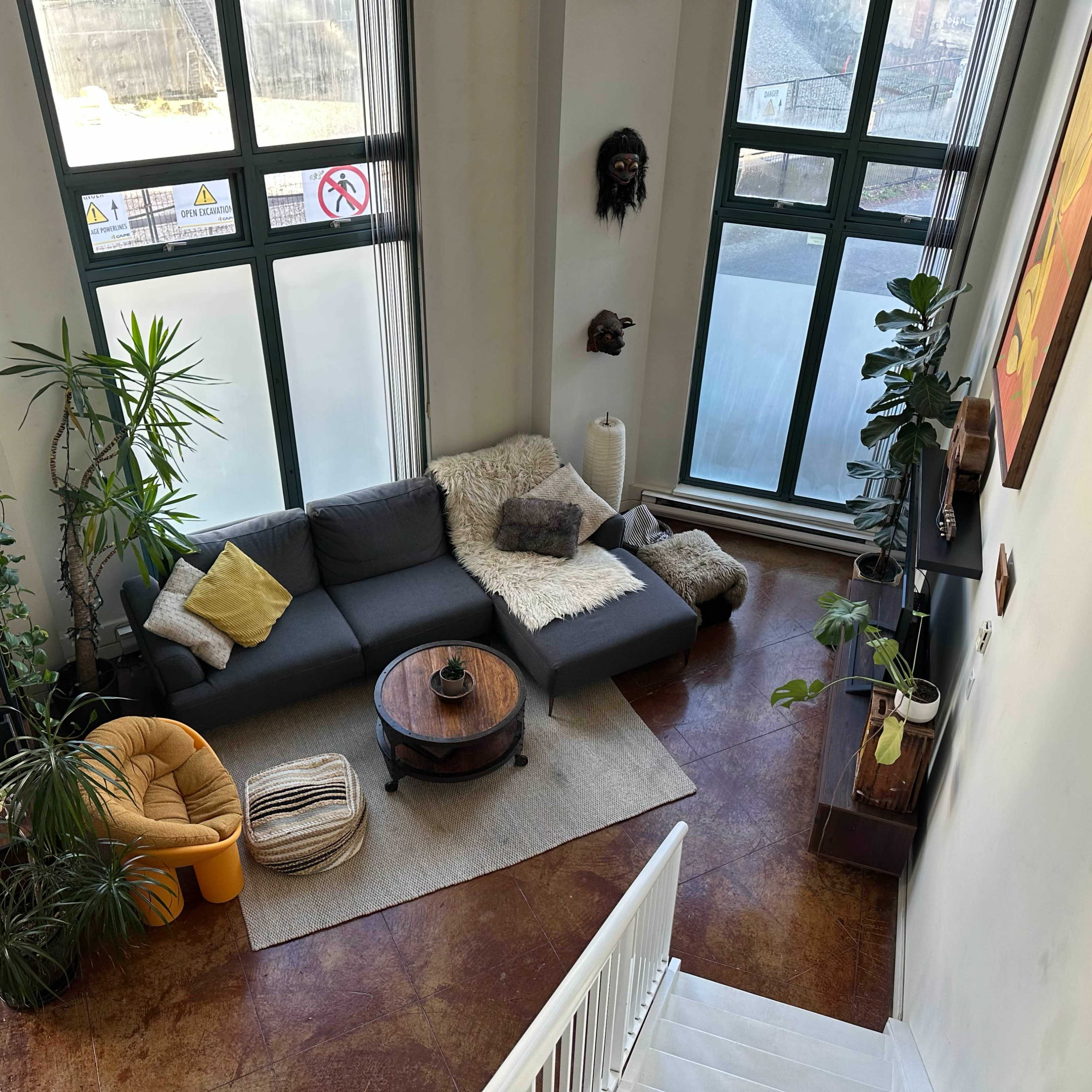 Large 16 foot ceiling windows LOFT. Image in East Vancouver, Vancouver, BC