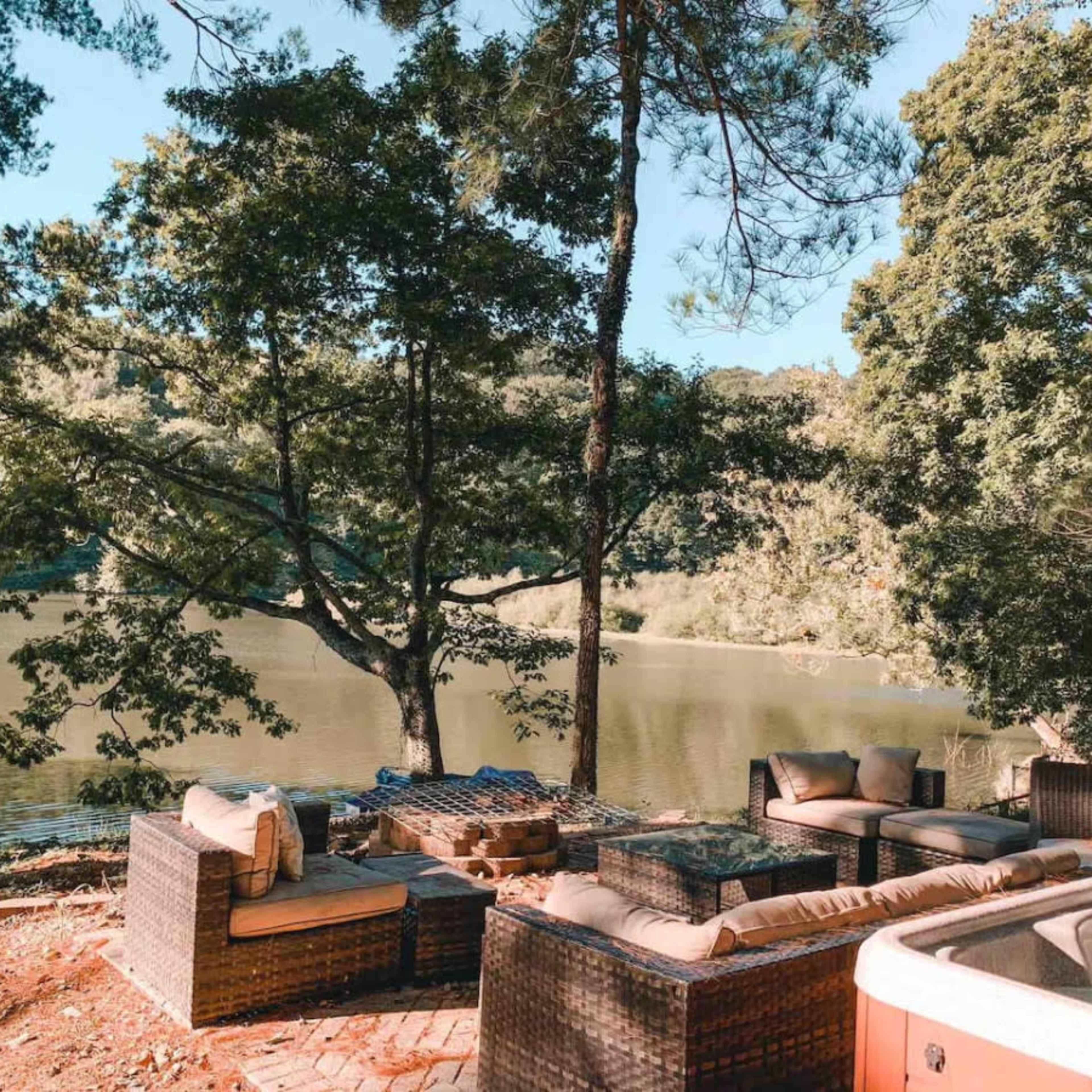 Cozy Cabin on Lake front with Hot tub & firepit Image in Jefferson Township, Martinsville, IN