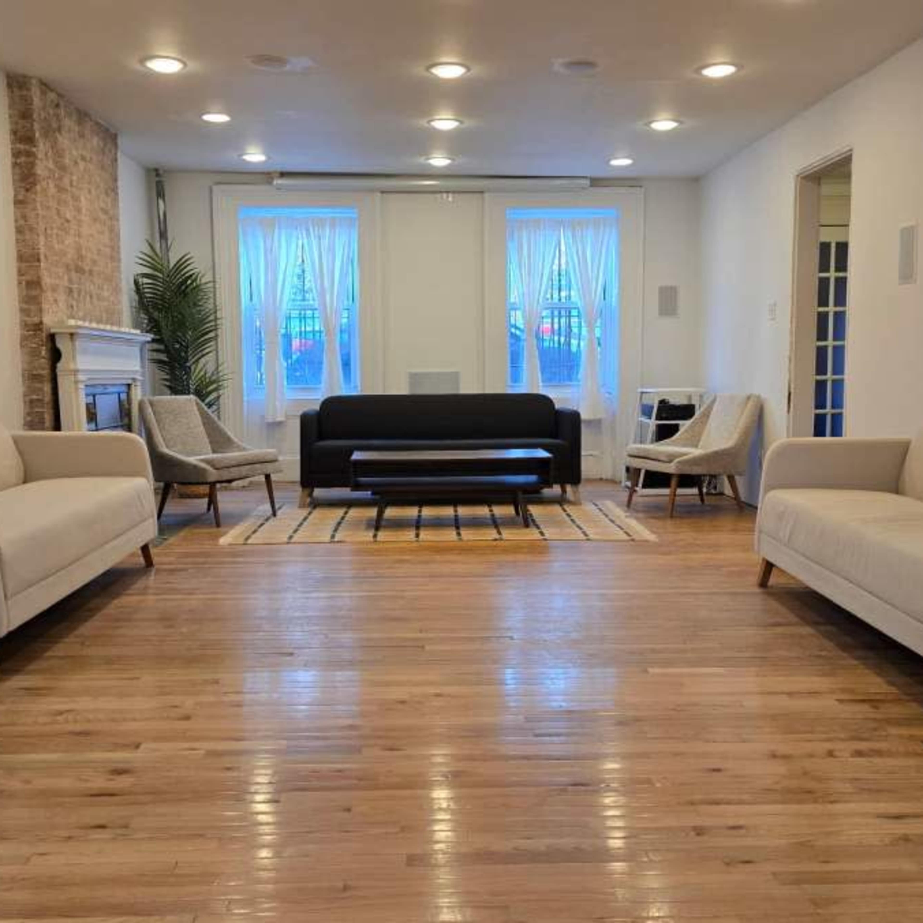 WilliamsburgLarg Garden Unit with Huge Patio Image in Williamsburg, Brooklyn, NY