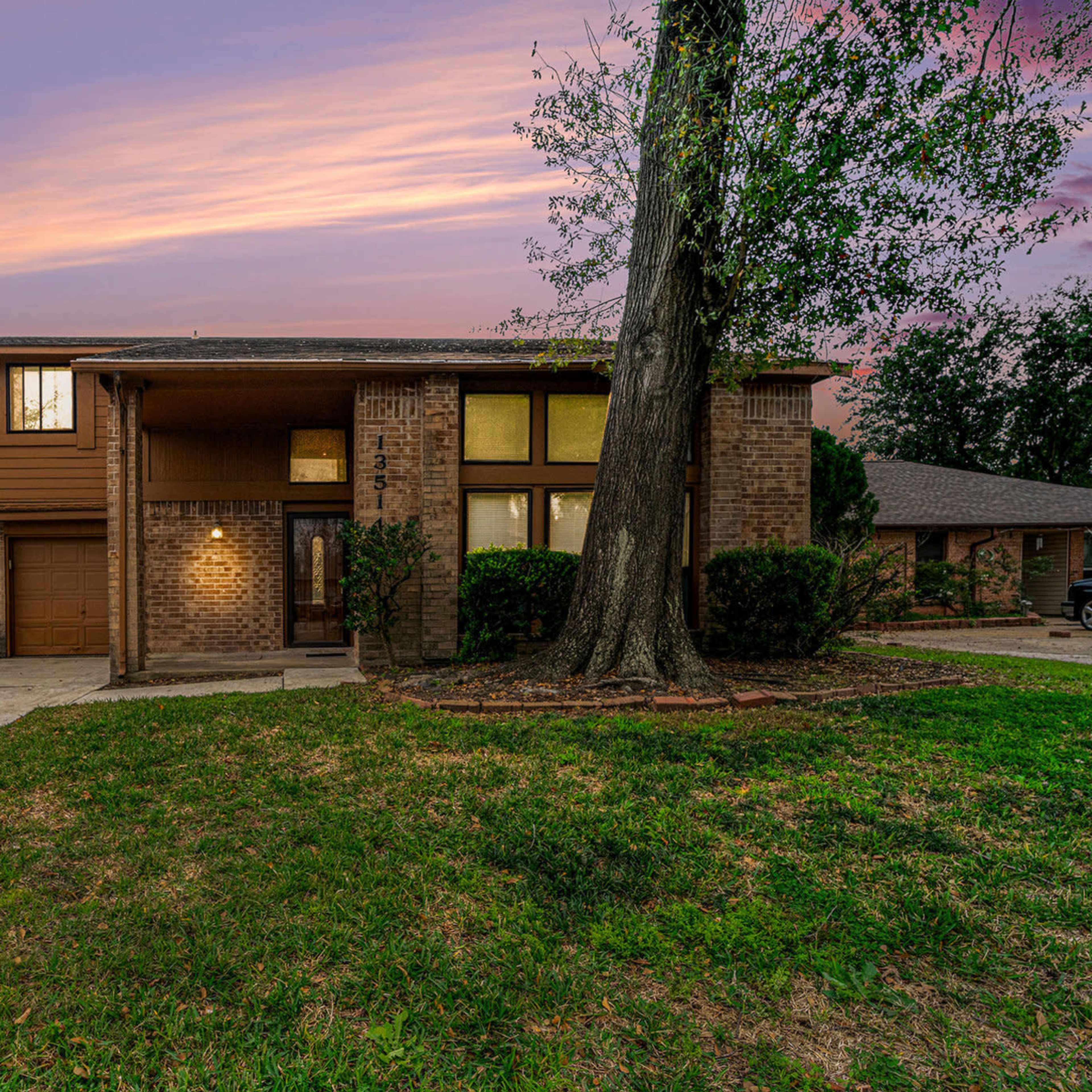 Spacious Urban Retreat – Cozy 3-Bedroom Home Image in Hunterwood, Houston, TX