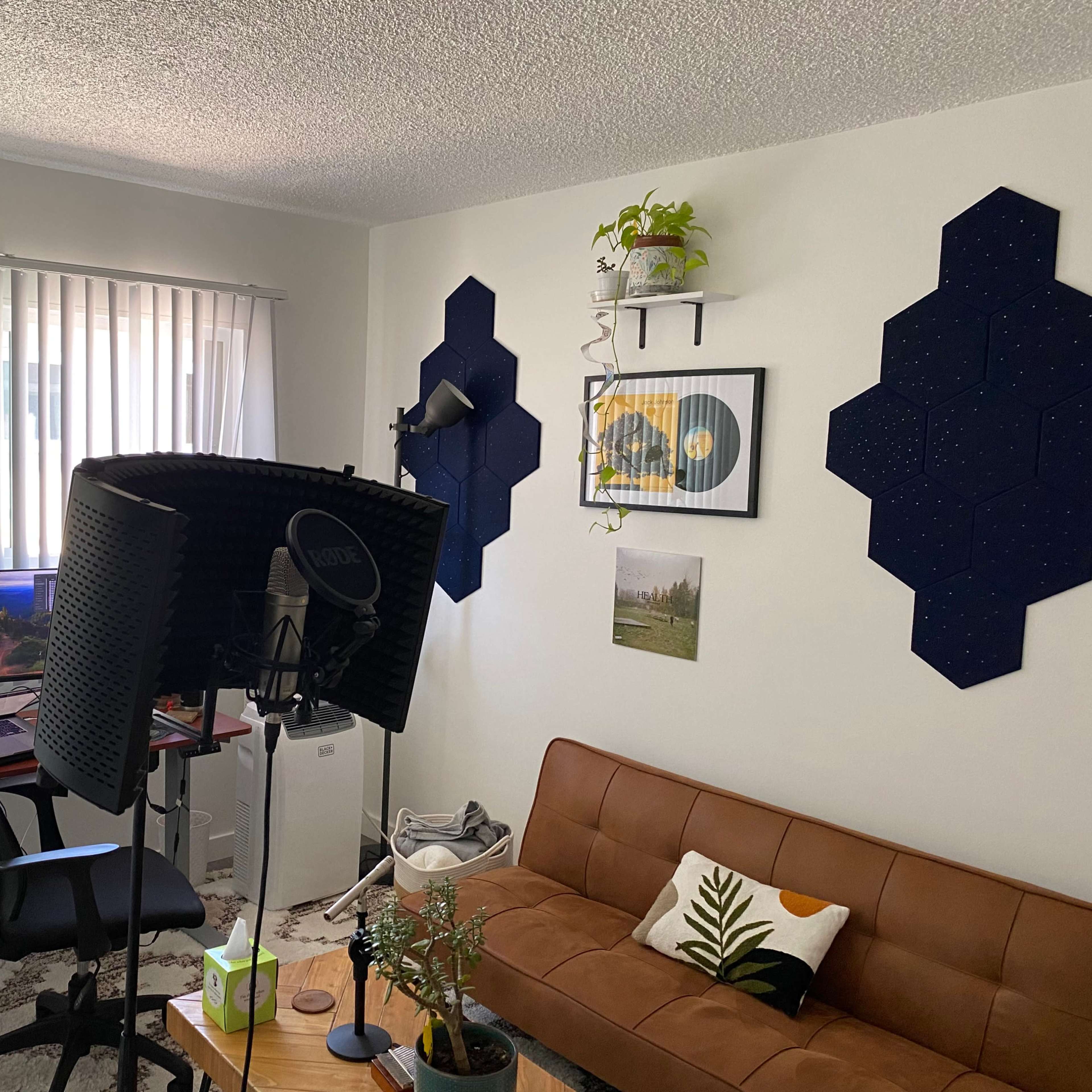Welcoming Music & Podcast Studio in LA *ENGINEER INCLUDED* Image in Palms, Los Angeles, CA