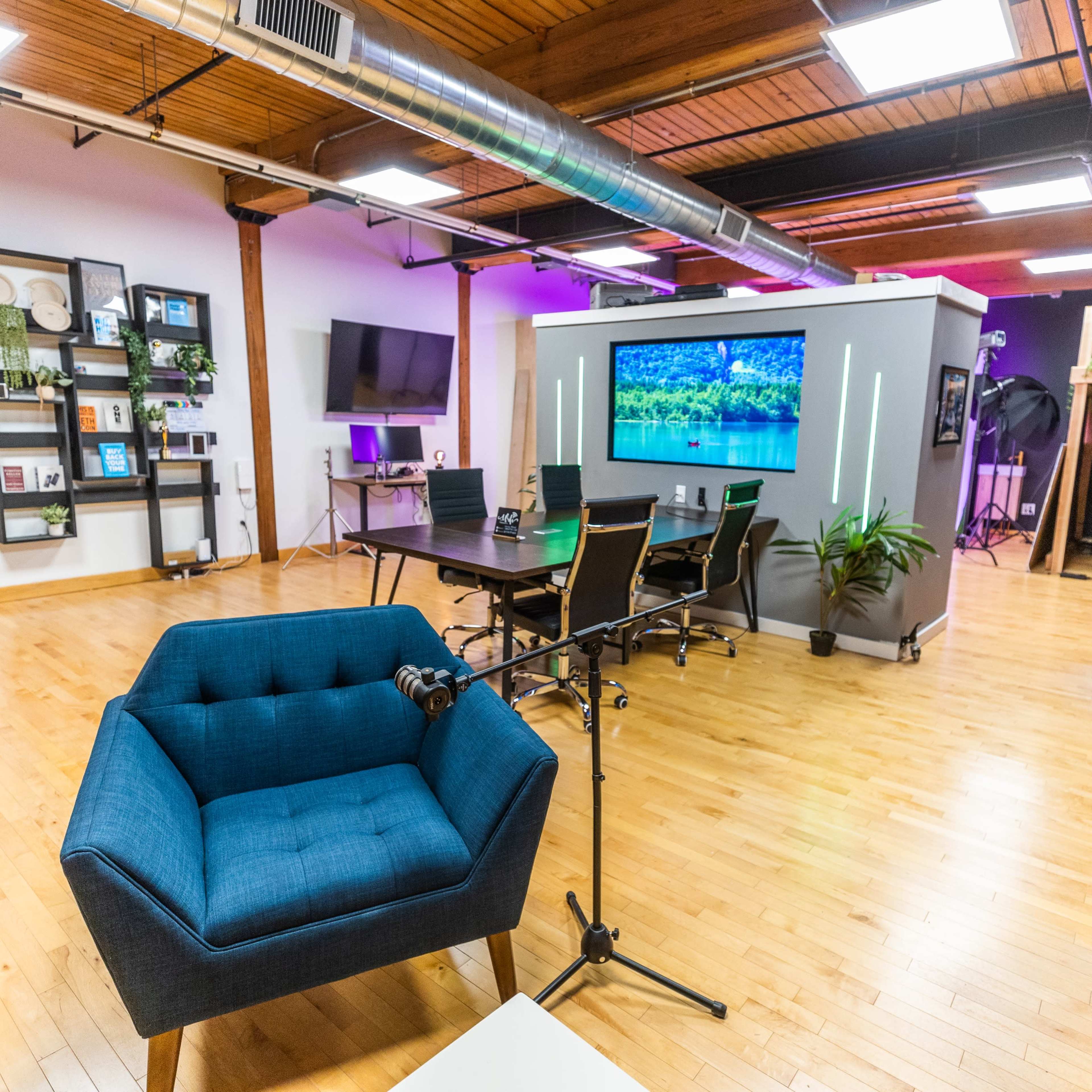 Industrial Loft with Natural Light Image in Southington, Southington, CT