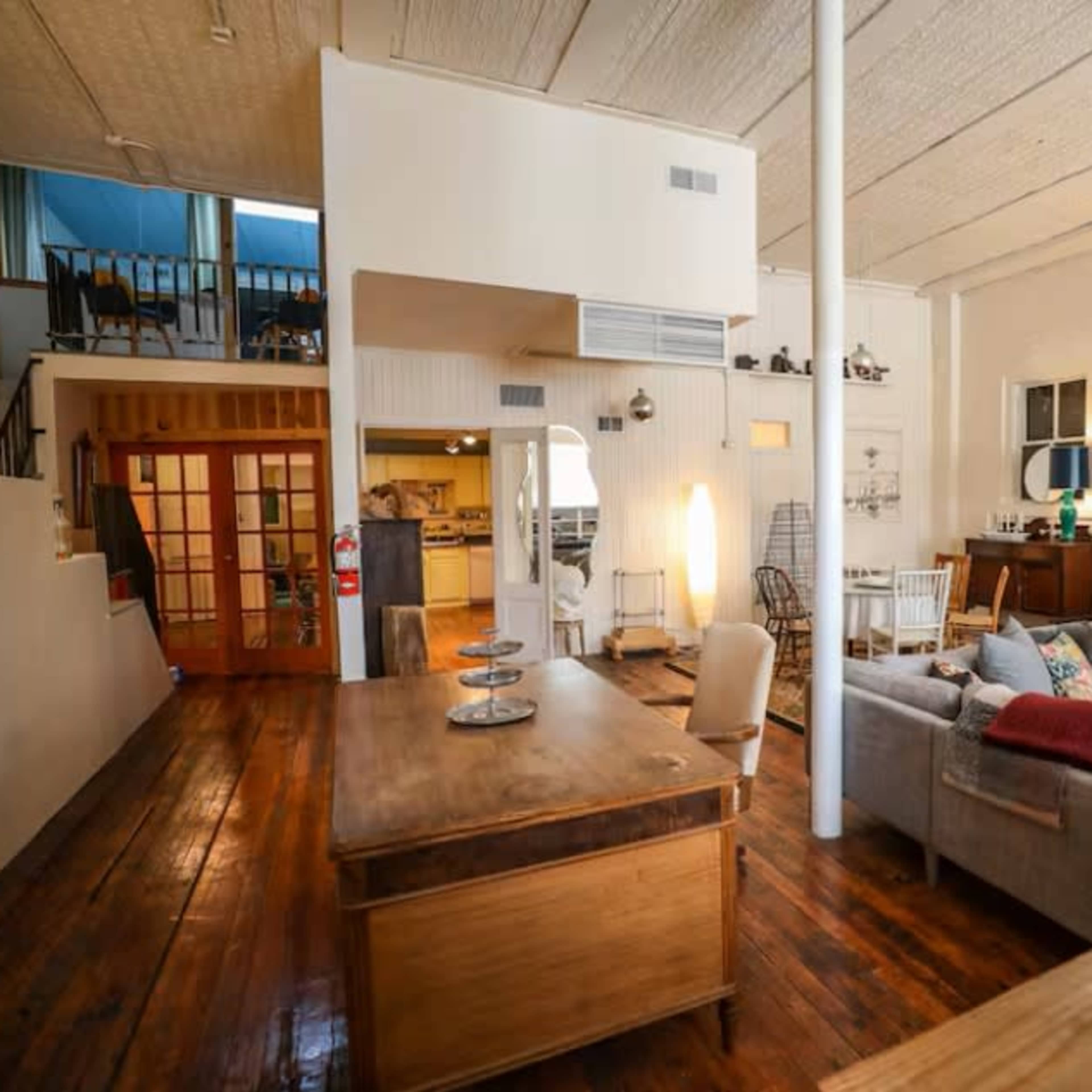 Eclectic Artist's Loft & Studio Image in Jefferson Square, Omaha, NE