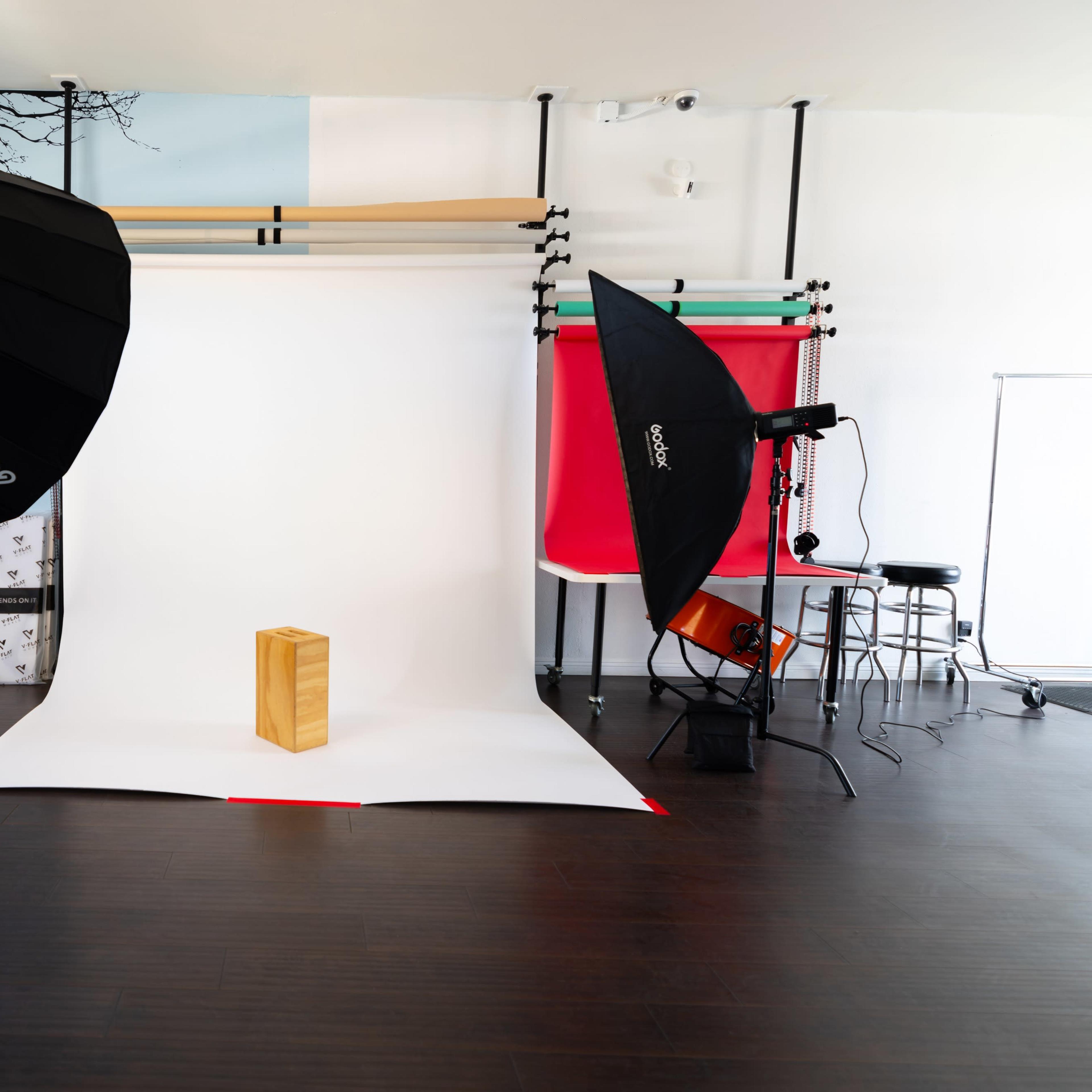 West Hollywood Studio with Natural Light & Ball Pit - Perfect for all your Content Creation Needs Image in Beverly Grove, Los Angeles, CA