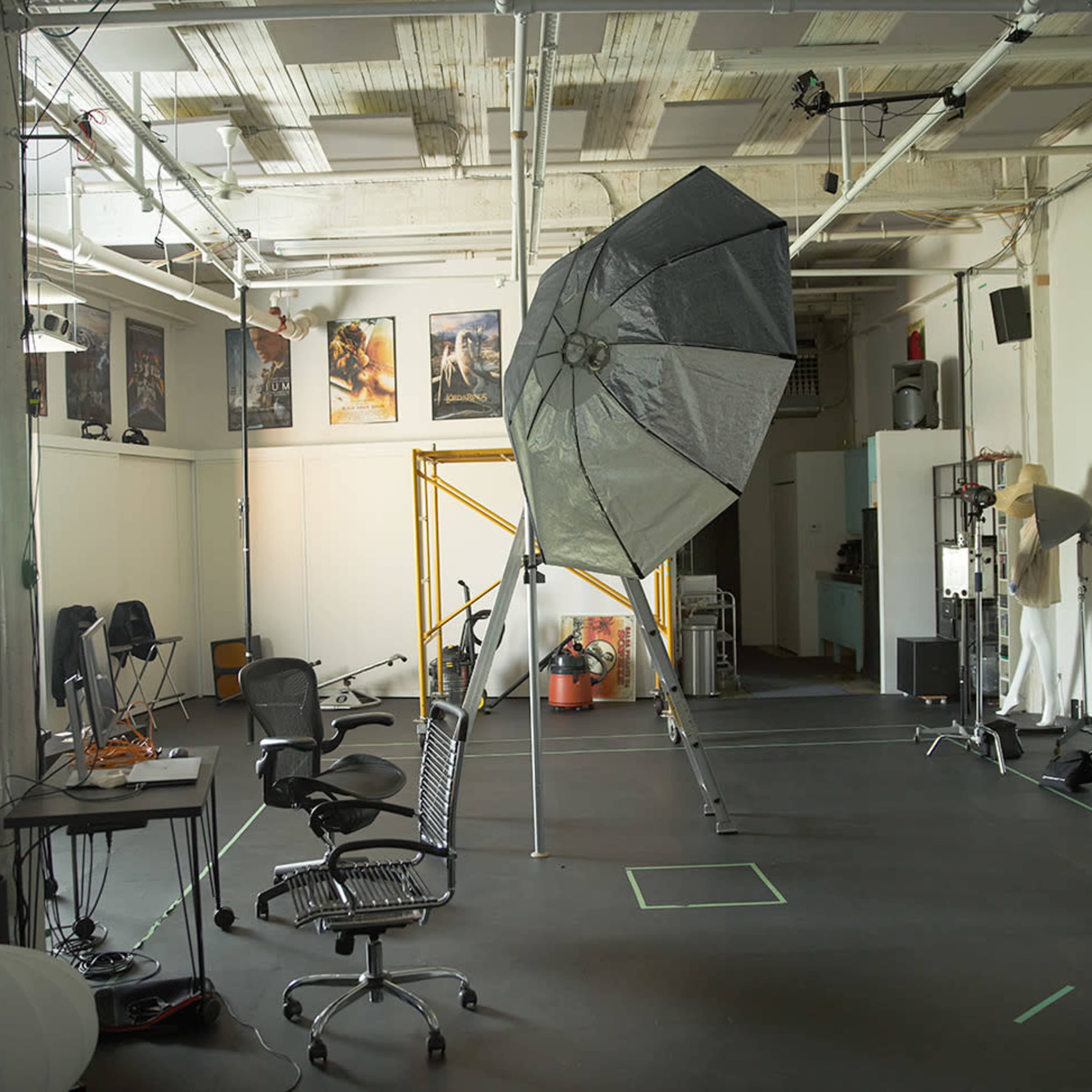 Excellent Studio Work Area - South Vancouver Image in South Vancouver, Vancouver, BC