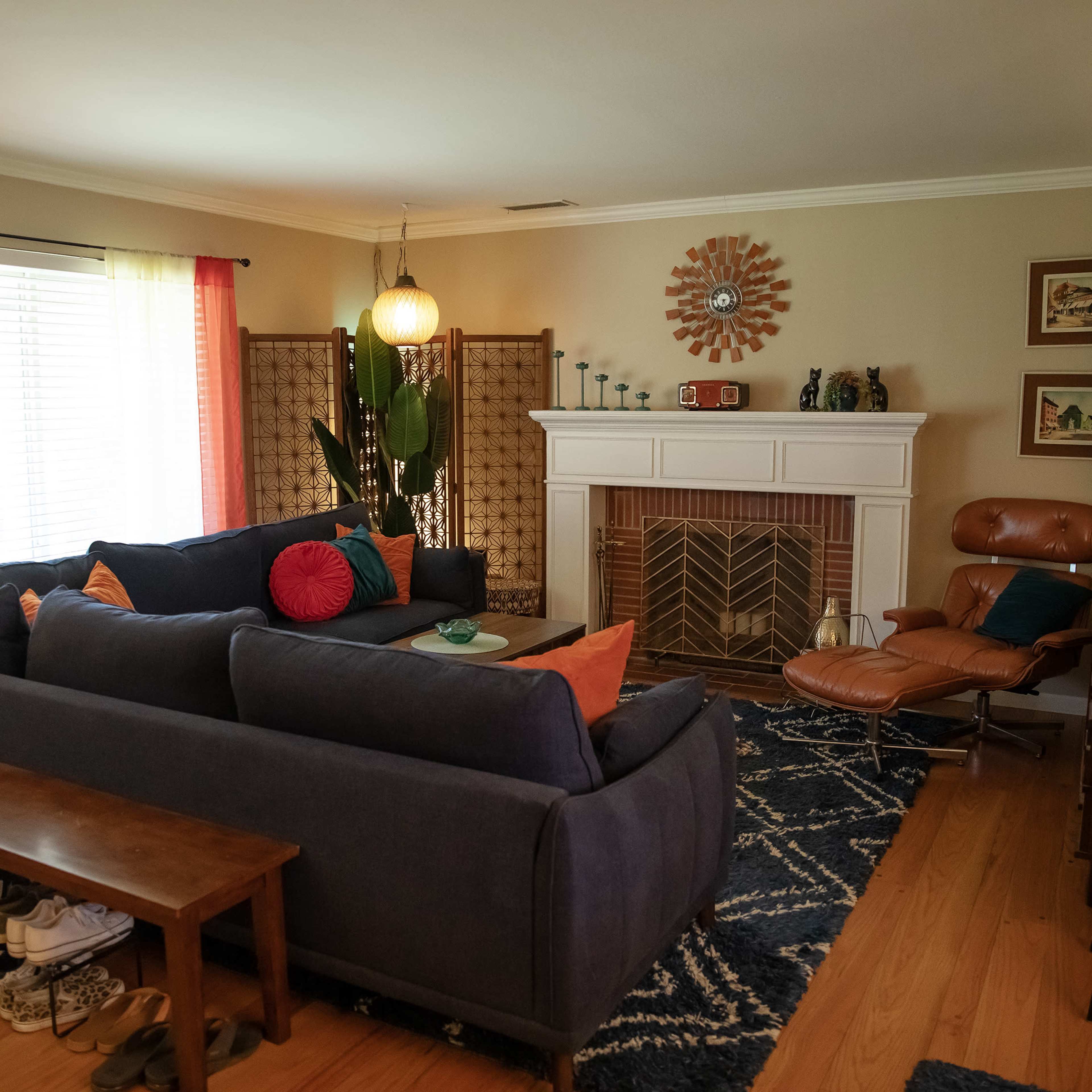 Mid Century Modern Home Image in Parkway, Sacramento, CA