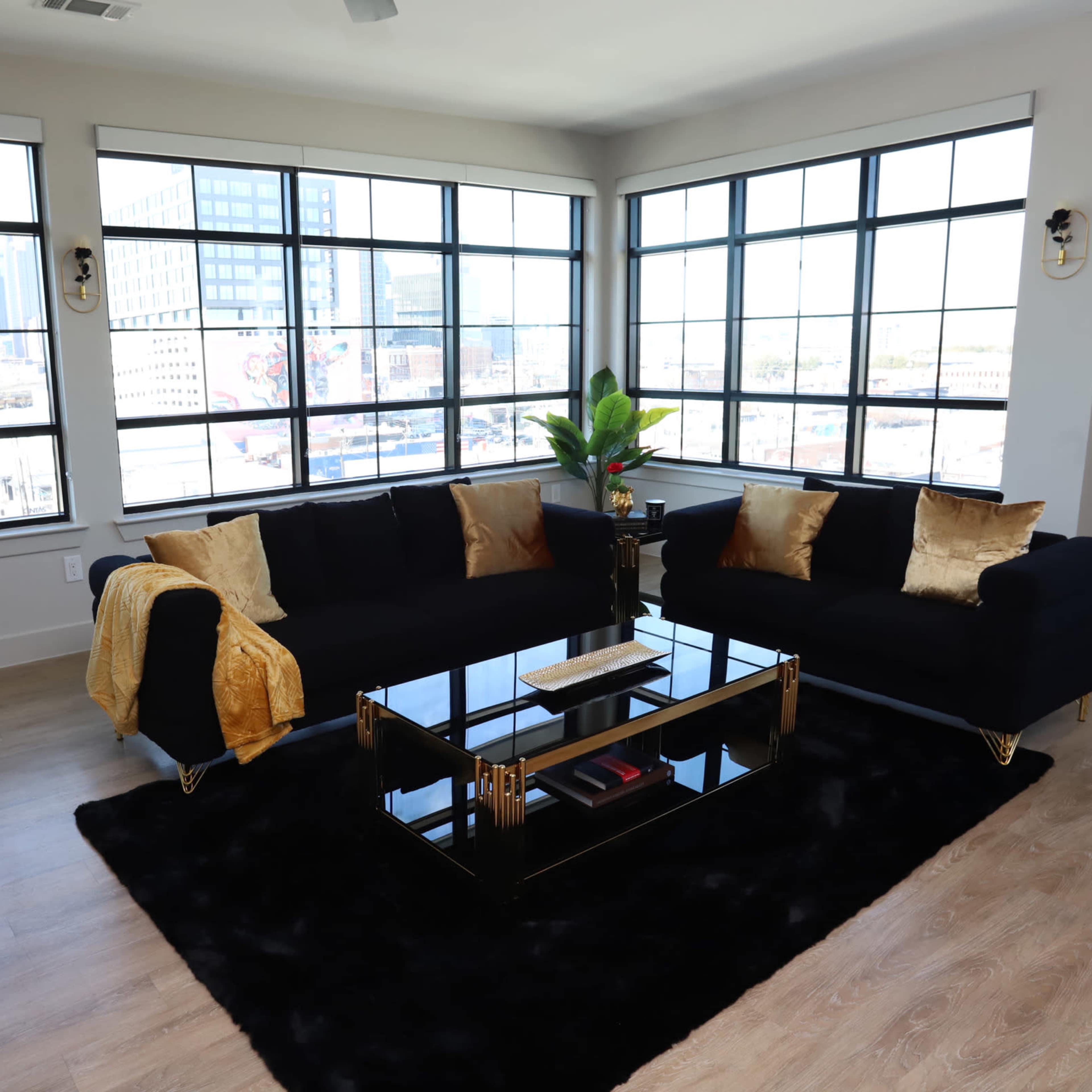 Deep Ellum Apartment with Skyline View Image in Deep Ellum, Dallas, TX
