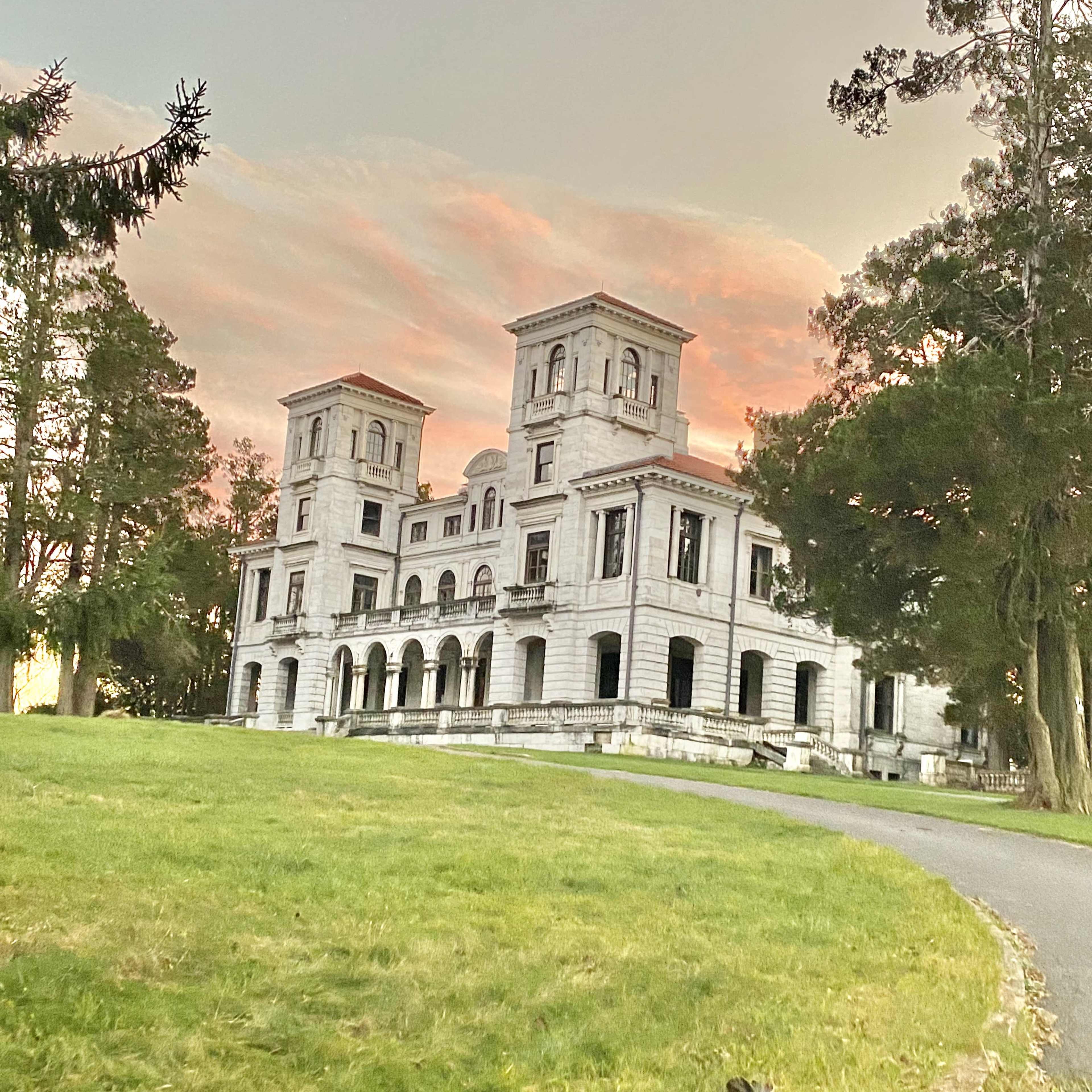 Swannanoa  Palace Image in , Afton, VA