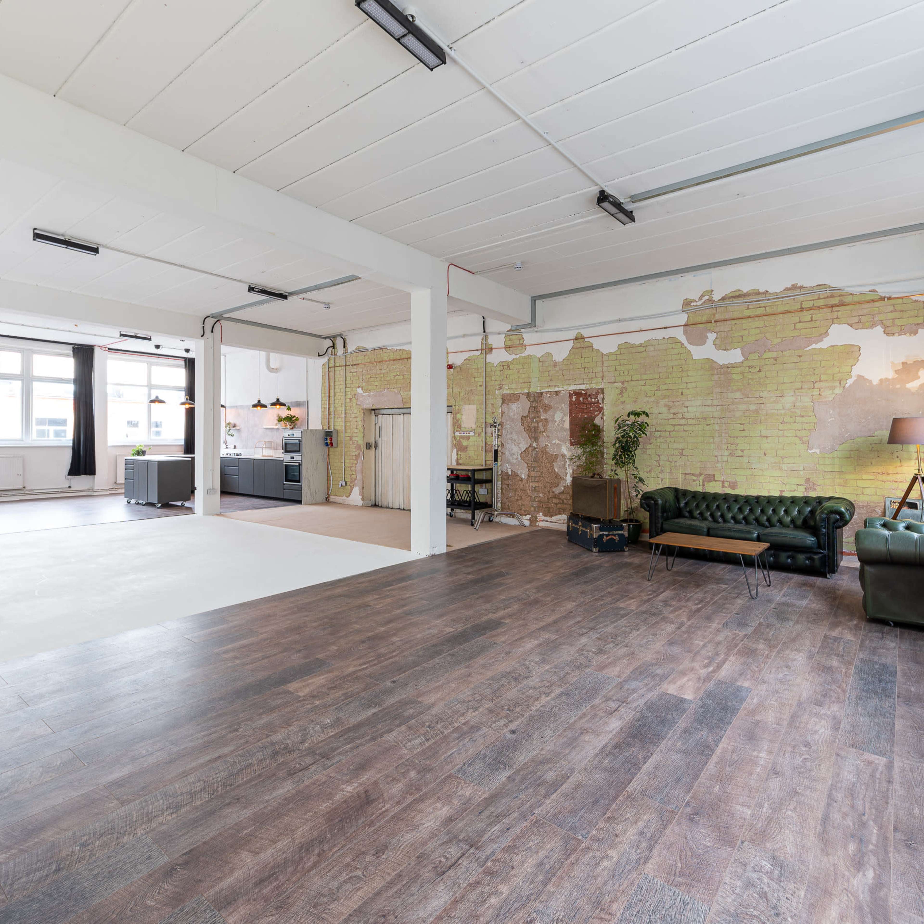 *Open Late* Modern Studio With Kitchen For Events Image in Whitechapel, London, England