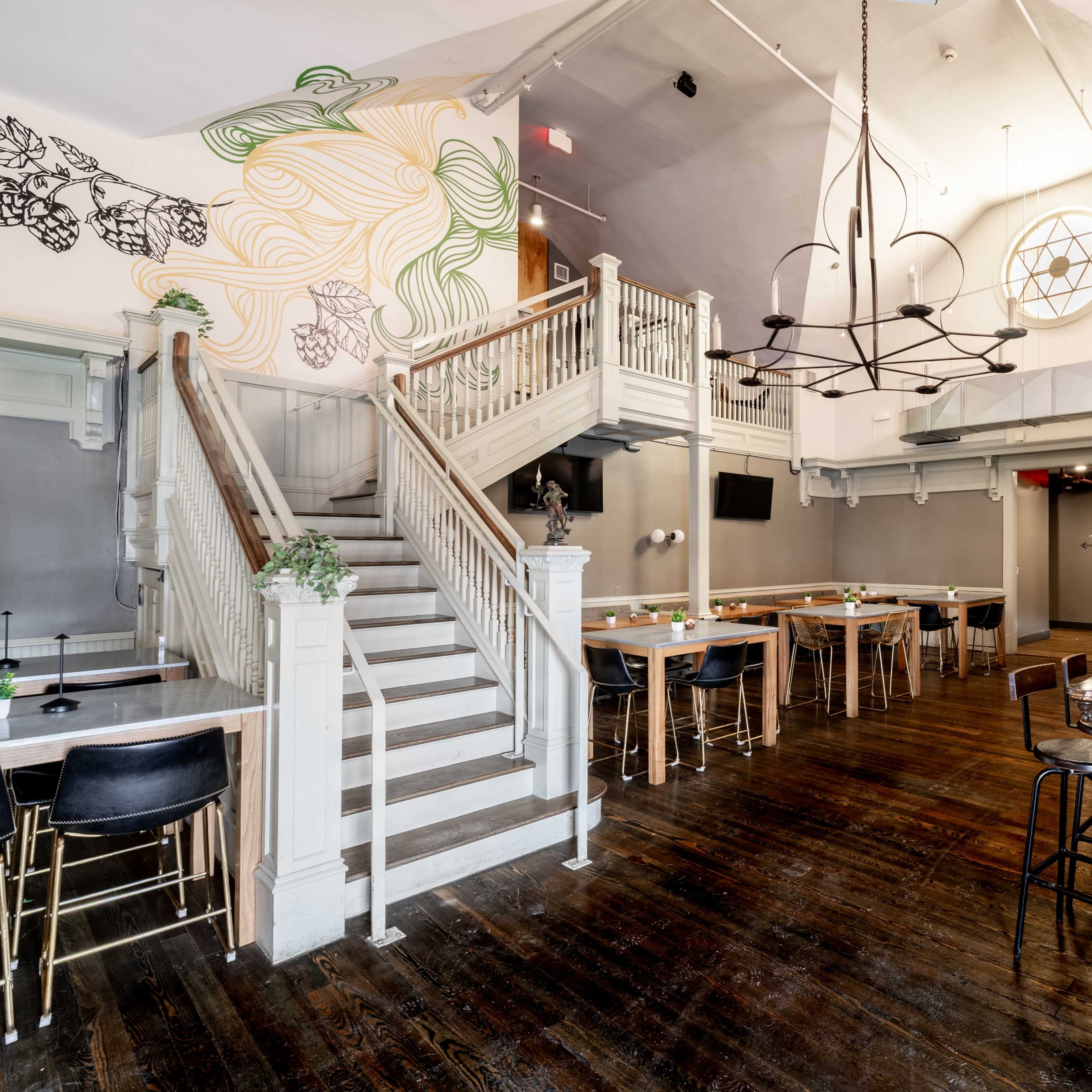 Upper Bar and 3 Season Patio Image in Zionsville, Zionsville, IN