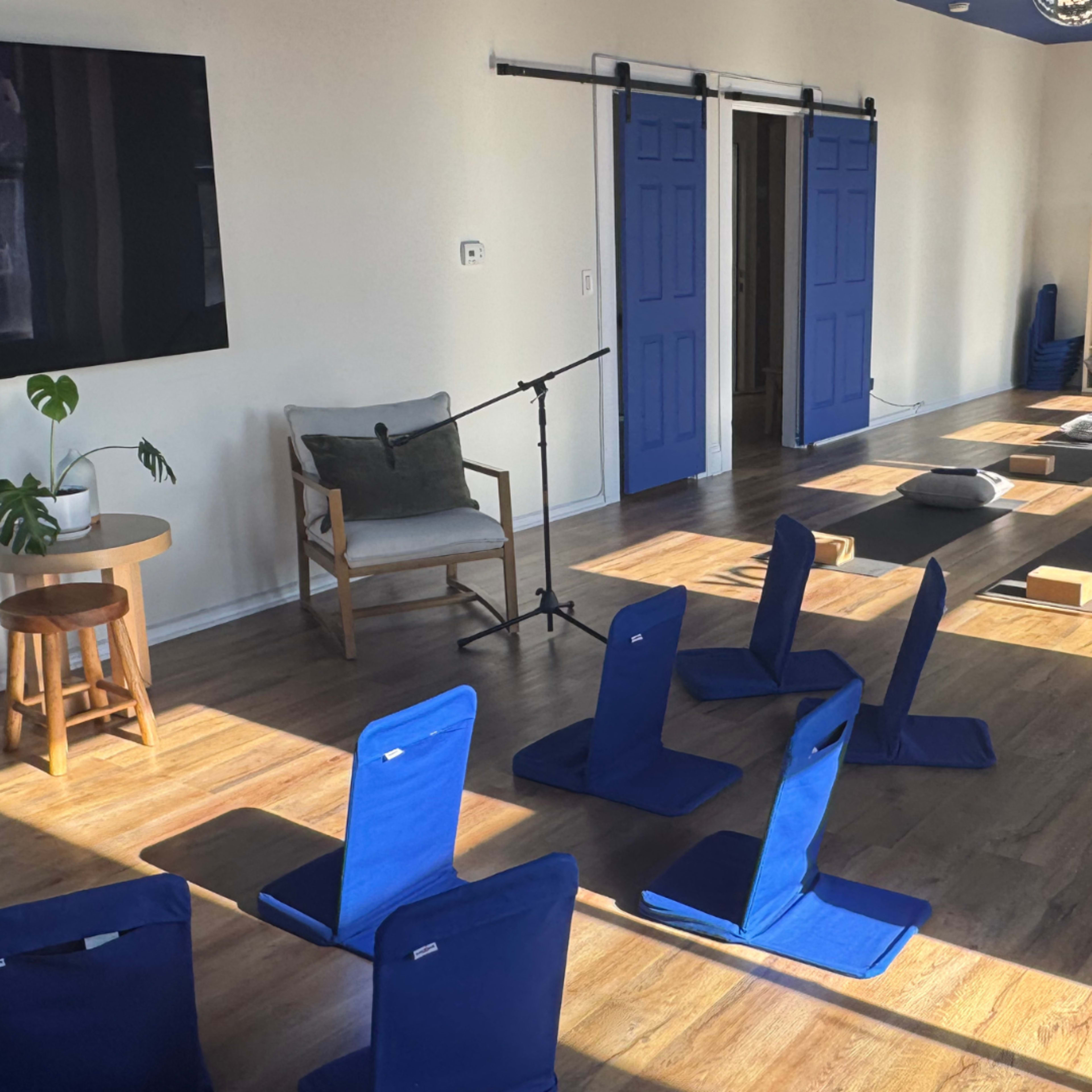 Elegant University Park Studio with Amazing Lighting Image in South Los Angeles, Los Angeles, CA