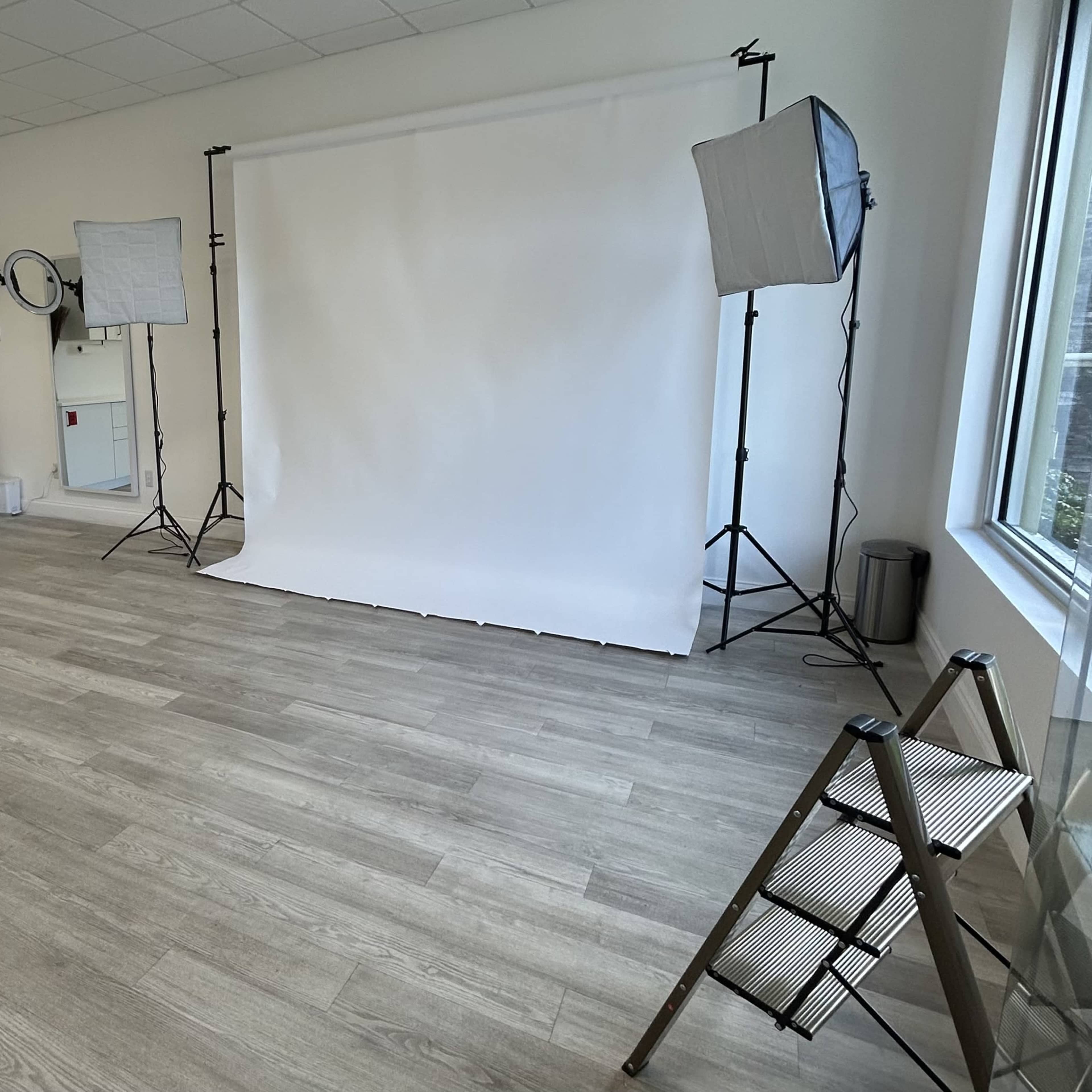 Modern Studio Space with Bright Natural Light Image in Boynton Beach, Boynton Beach, FL