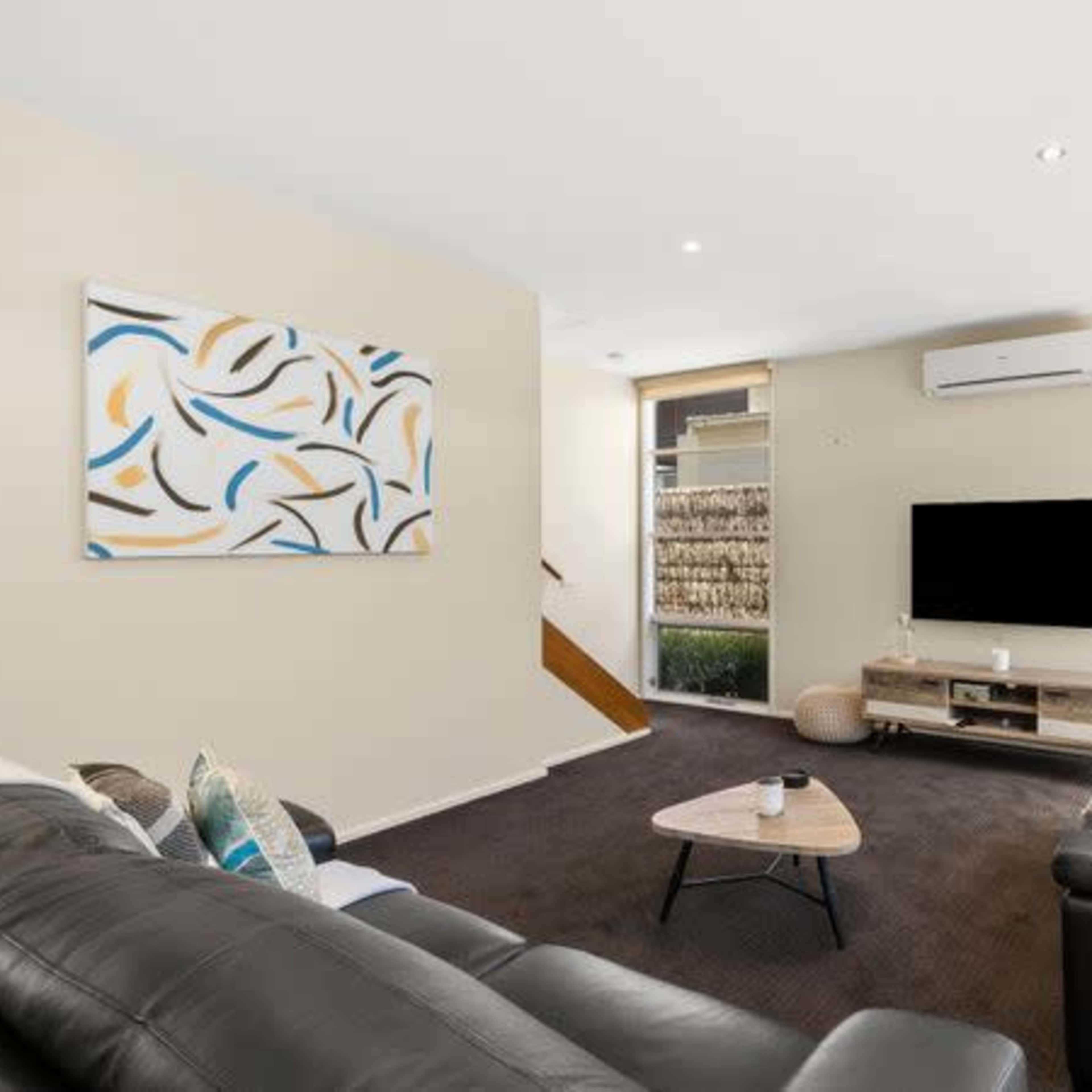 Modern, luxurious, townhouse in a seaside locale Image in Barwon Heads, Ocean Grove - Barwon Heads, VIC