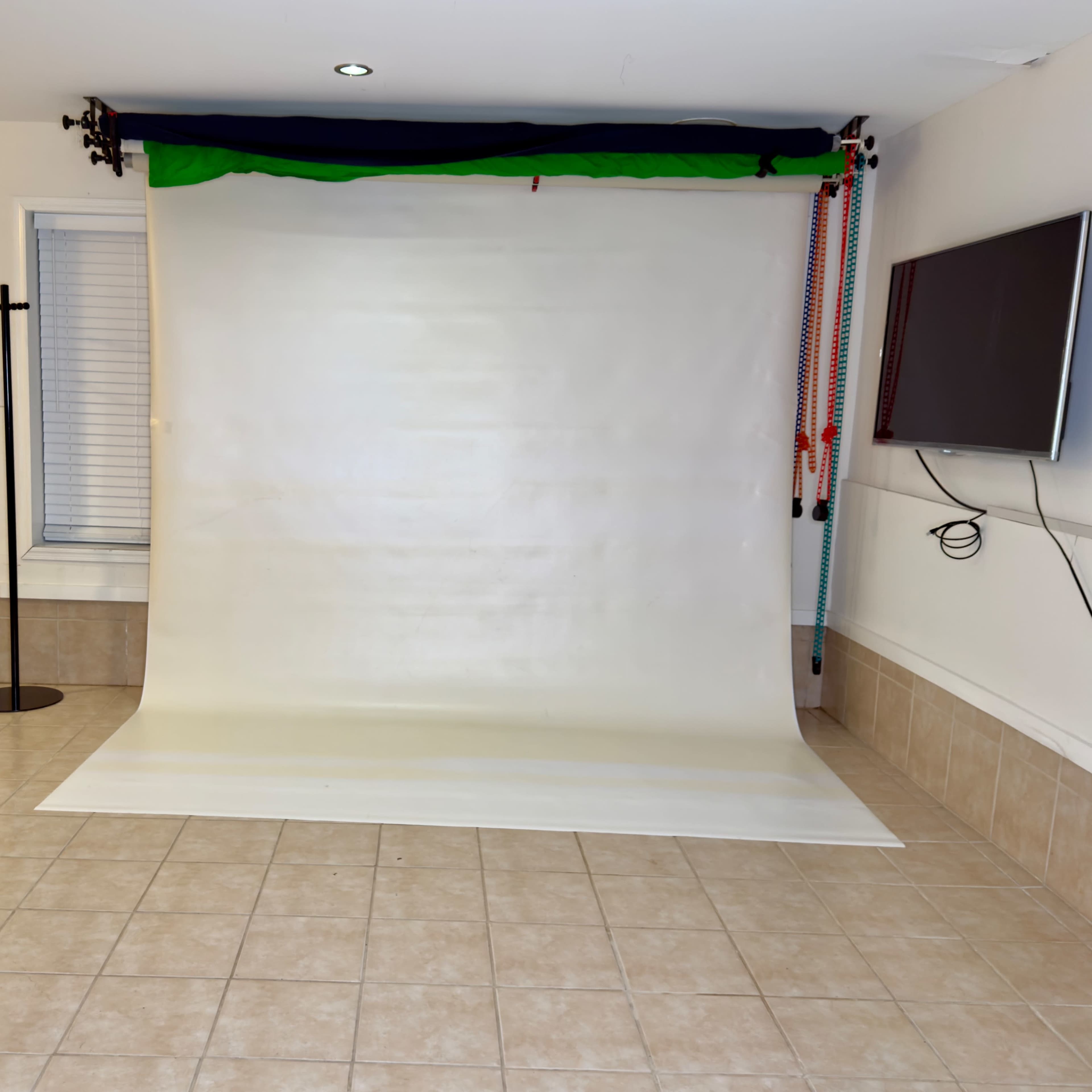 Home Photo Studio with Backdrops, Props & Unique Shooting Spaces Image in Fort Hunt, Fort Hunt, VA