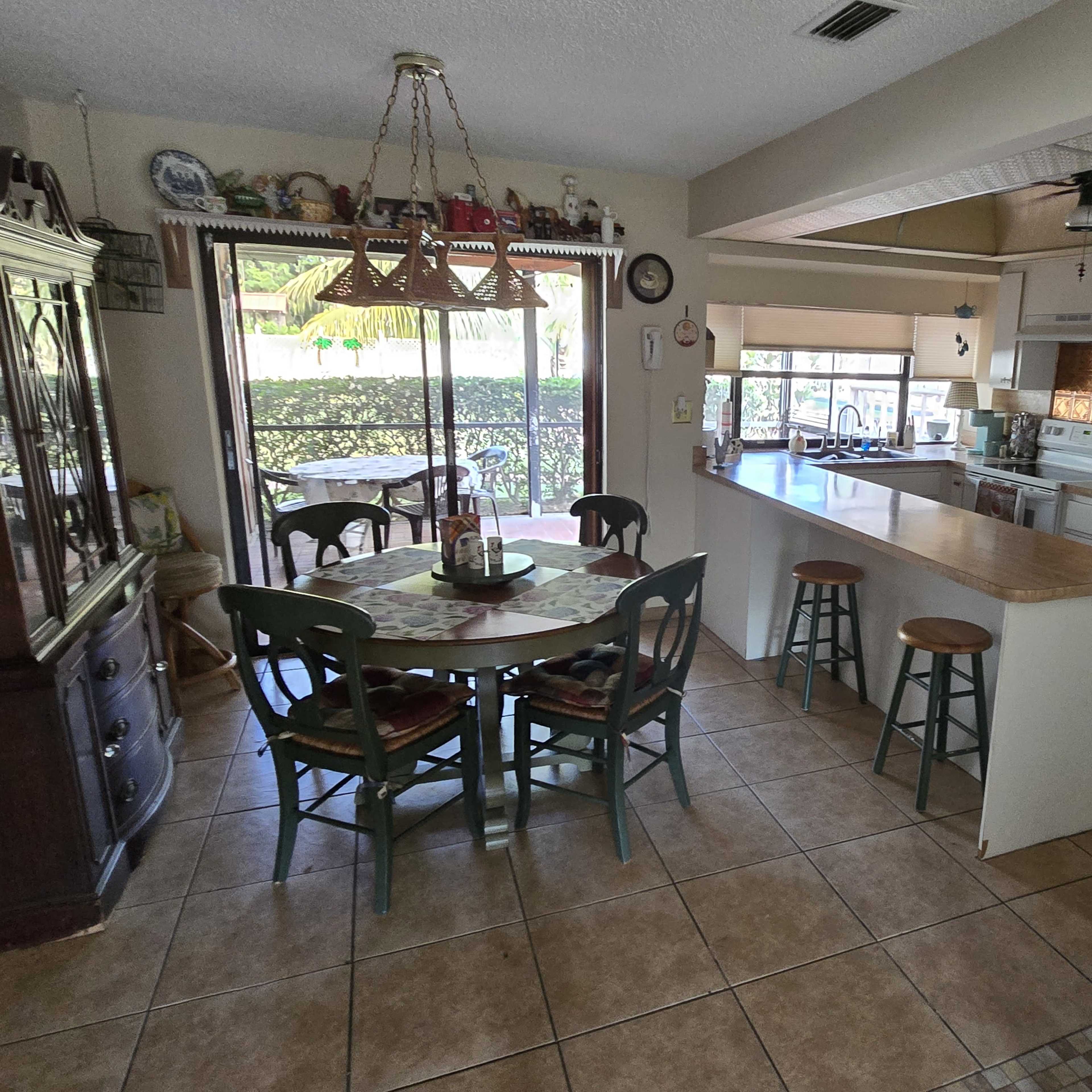 Country setting with tropical accents (tiki huts, pool area and pond). Located in the city, near everything. Image in Parkland, Parkland, FL