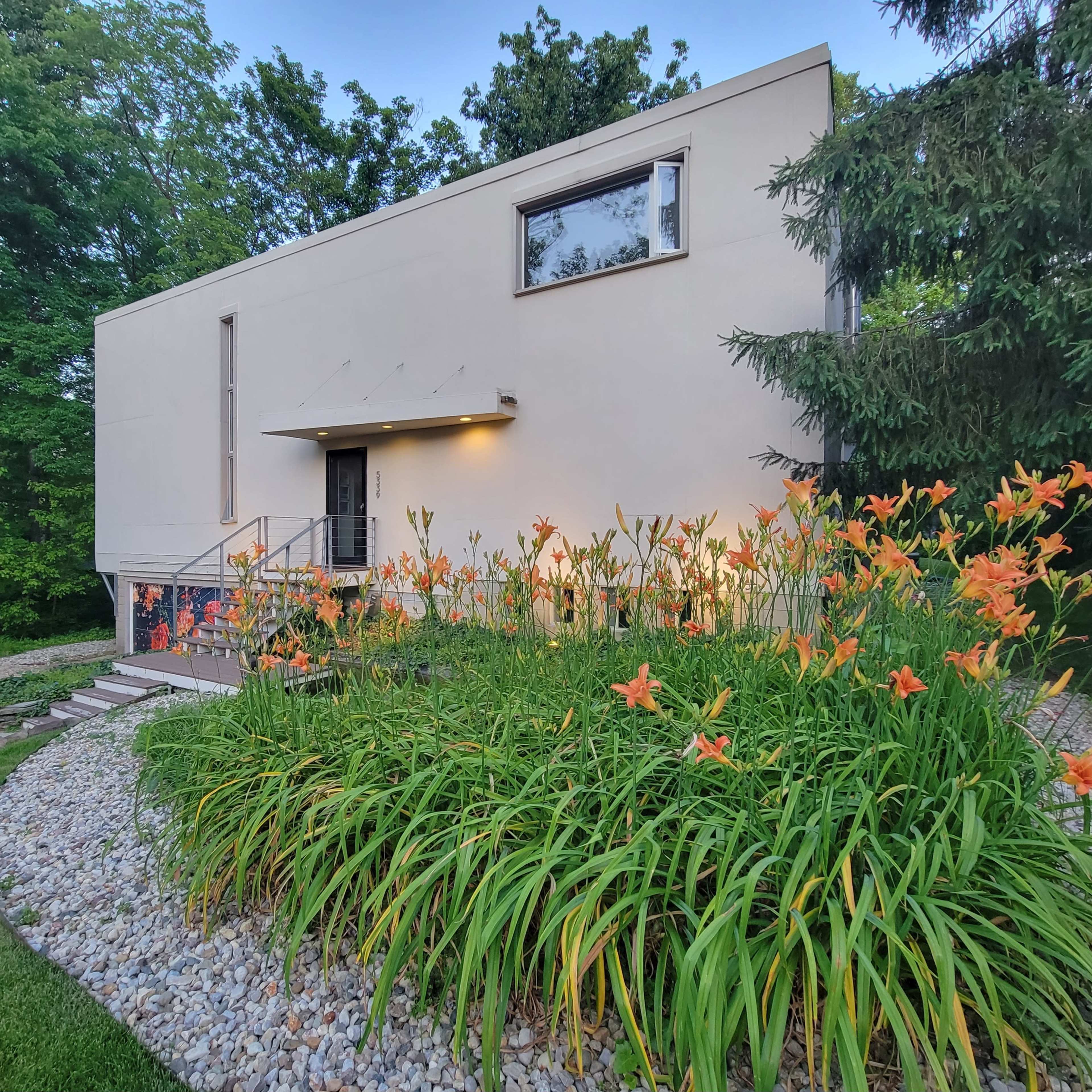 Airy + Modern Residence w/Gallery Spaces Throughout Image in Devonshire, Indianapolis, IN
