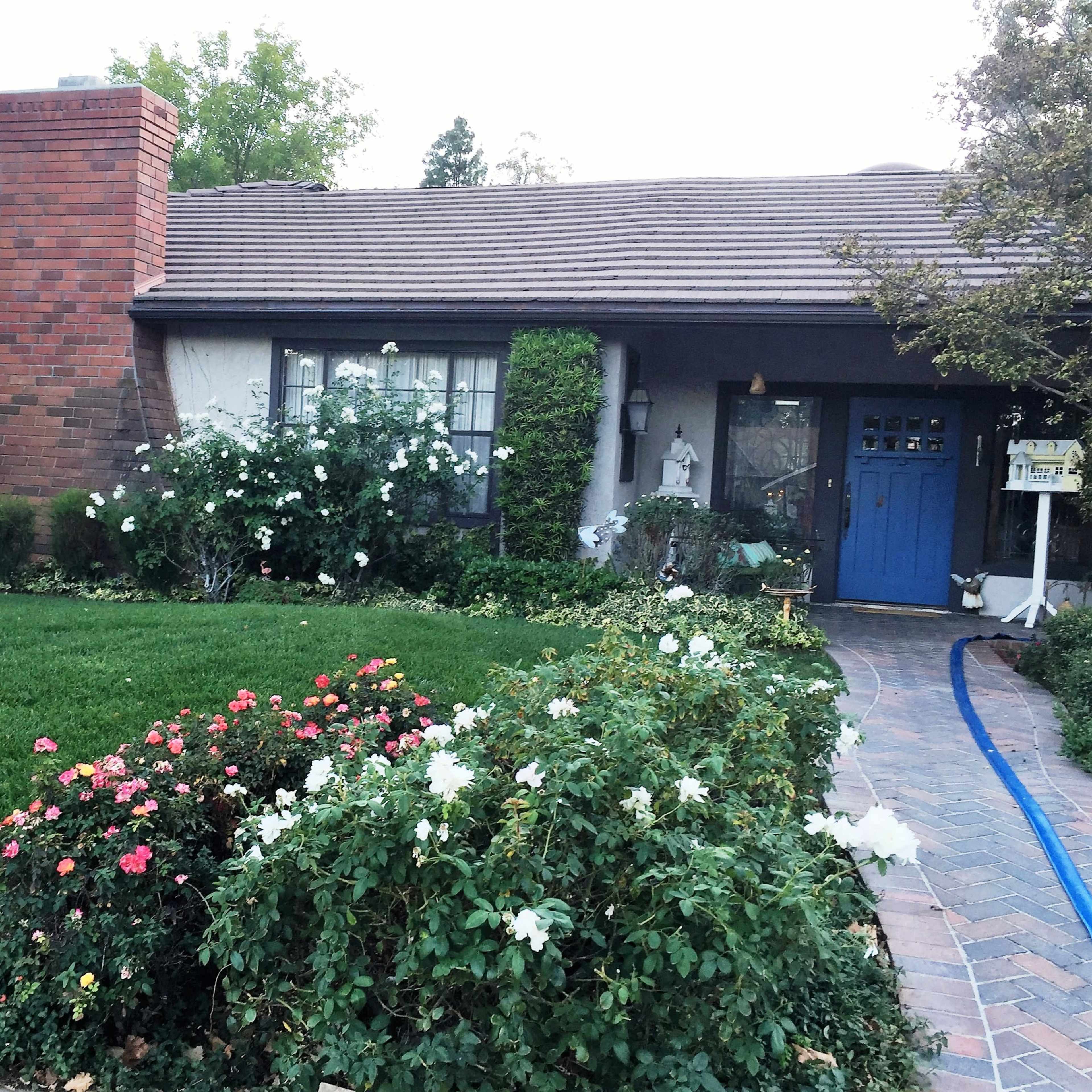 We are in a quiet suburban neighborhood with unique houses. It is roomy. The living room is decorated in a unique and intrigueing way. The backyard is spacious with a great view. Image in Newhall, Santa Clarita, CA