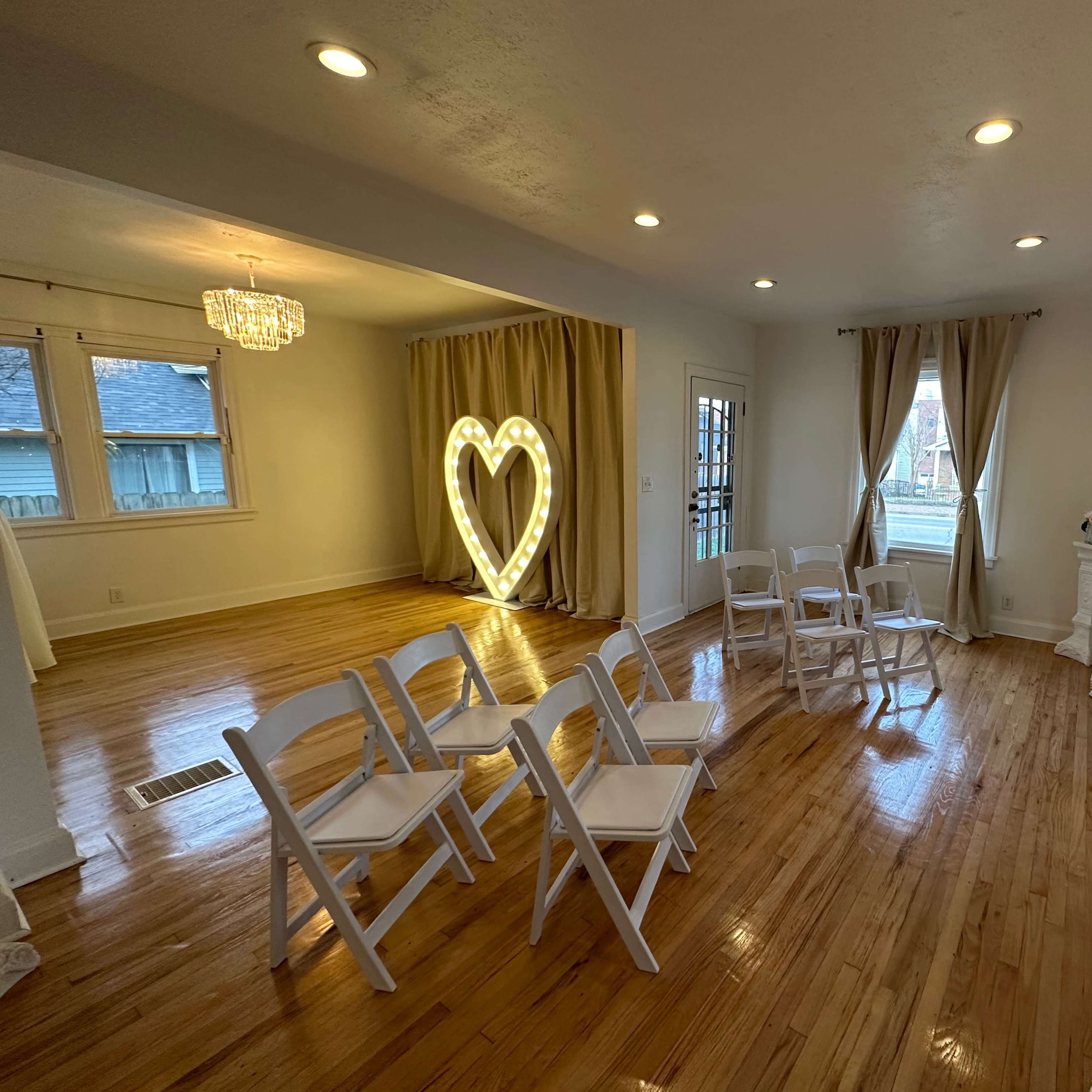 White Velvet Wedding Chapel Image in Nashville, Nashville, TN