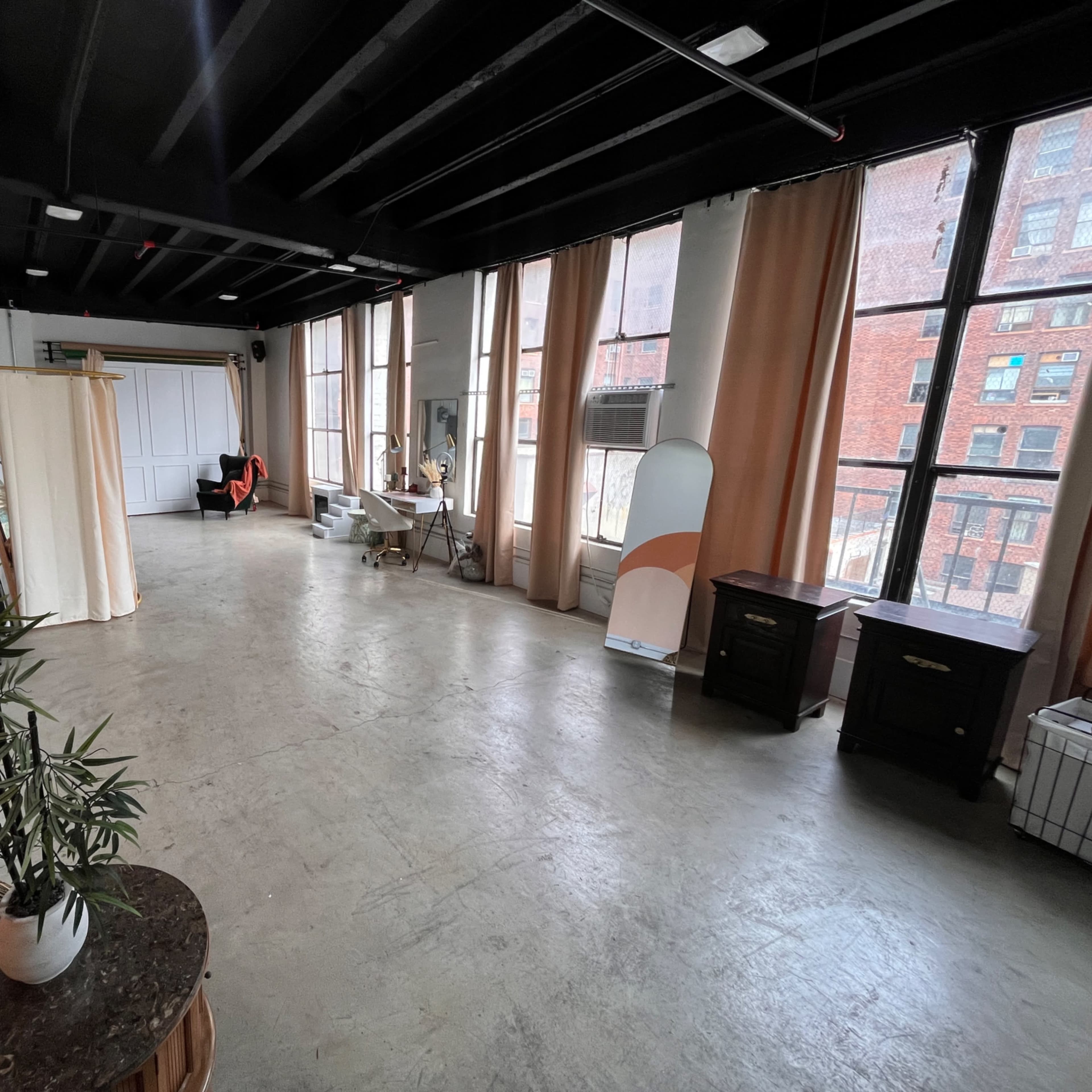 Open Space Loft with City Views, Mobile Wall, Cyc Wall Image in Central LA, Los Angeles, CA