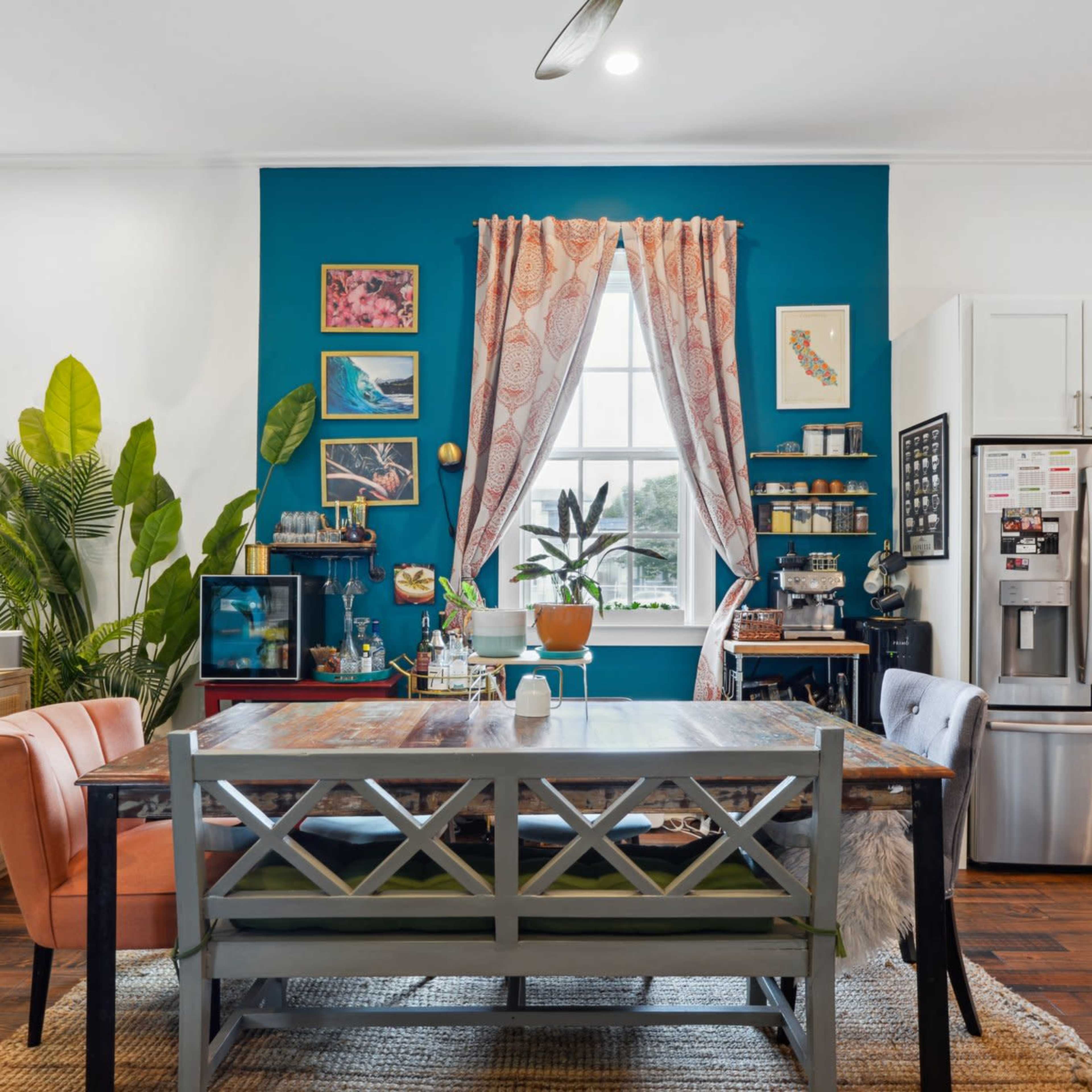 Chic and Comfortable Meeting Space in Uptown Oakland Image in Leonidas, New Orleans, LA
