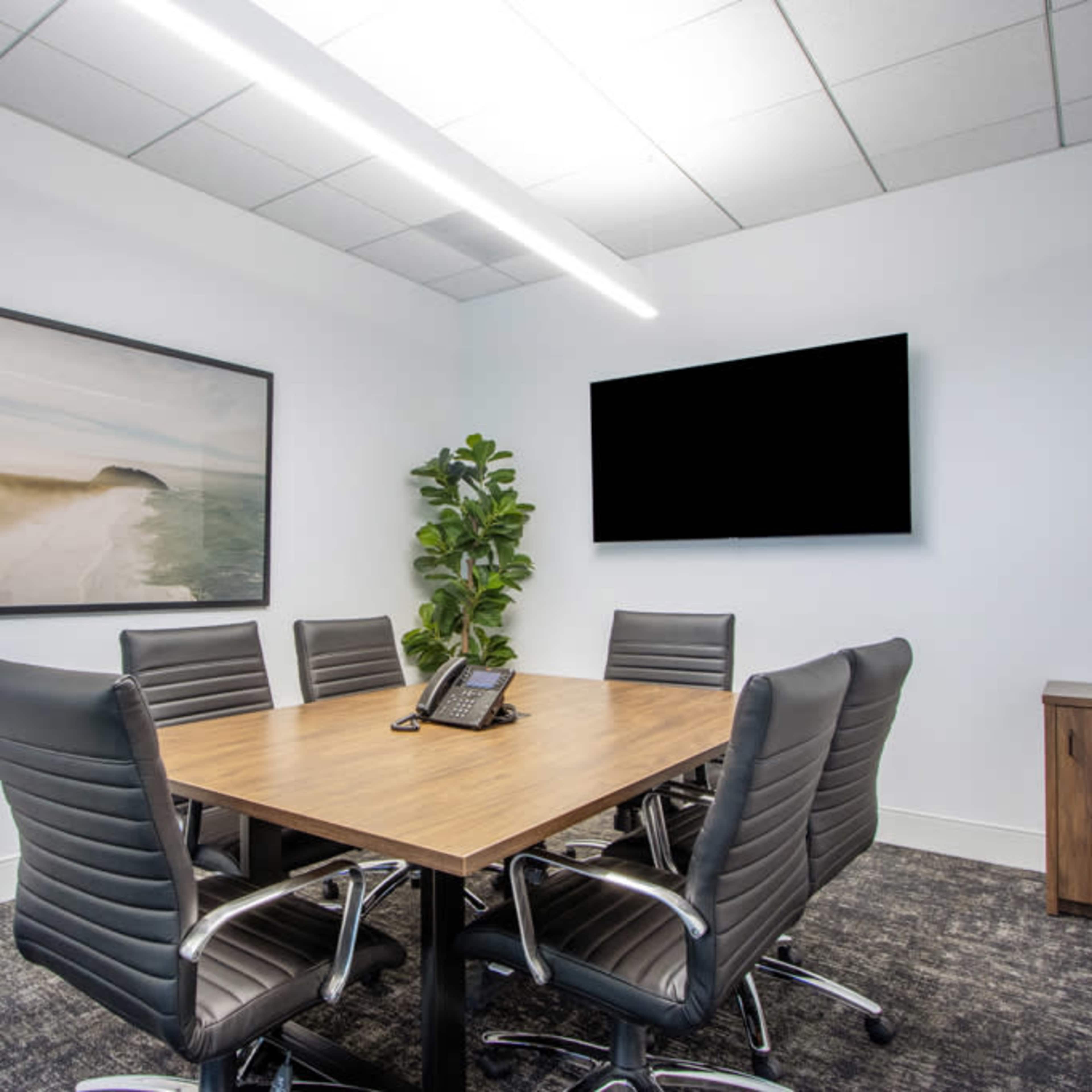 Beautiful 6-Person Meeting Room Image in Manhattan Beach, Manhattan Beach, CA