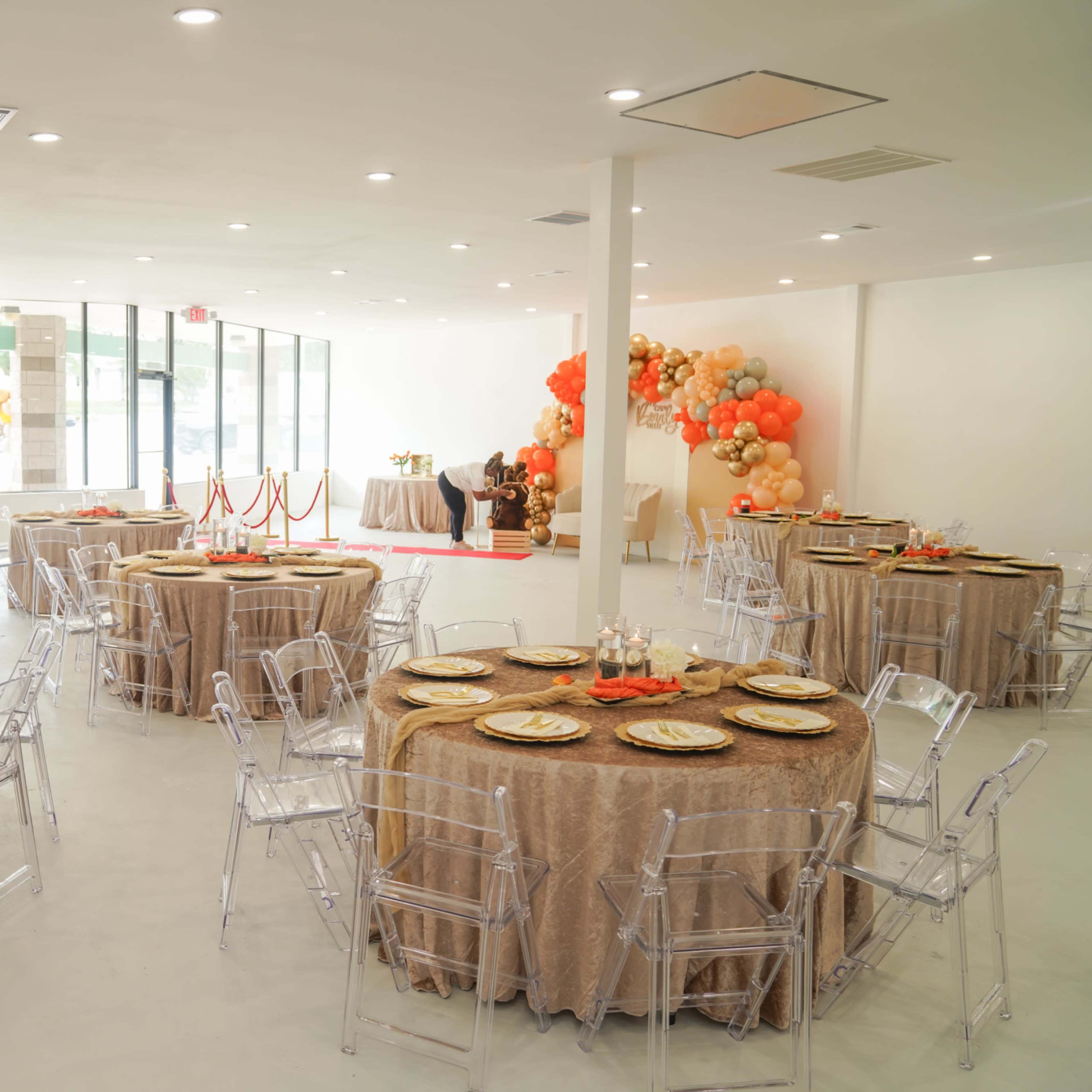 Bright & Chic GALLERY-STYLED Venue with GLAM TOUCHES Image in Morrow, Morrow, GA