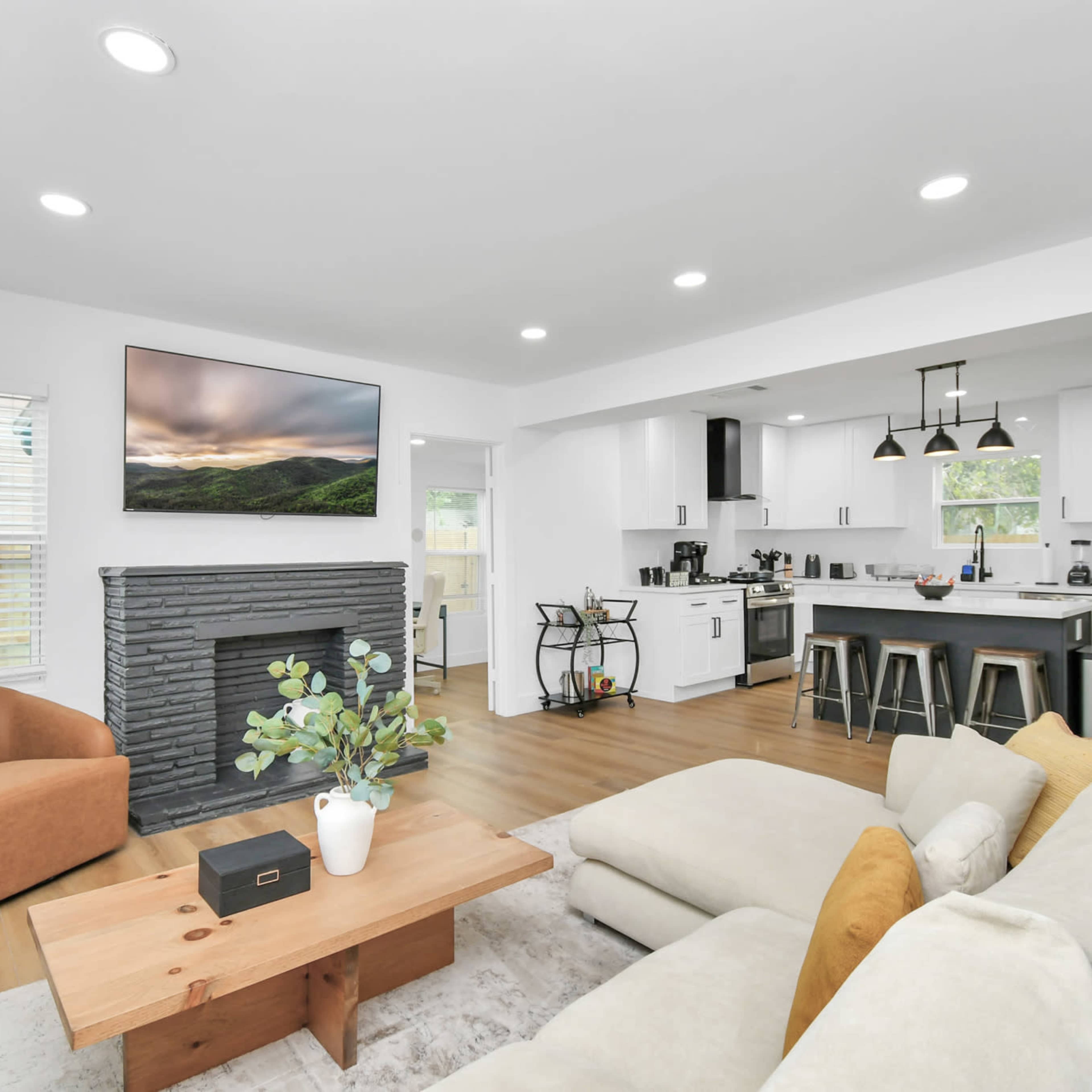 House with Downtown views and spacious backyard Image in Greater Third Ward, Houston, TX