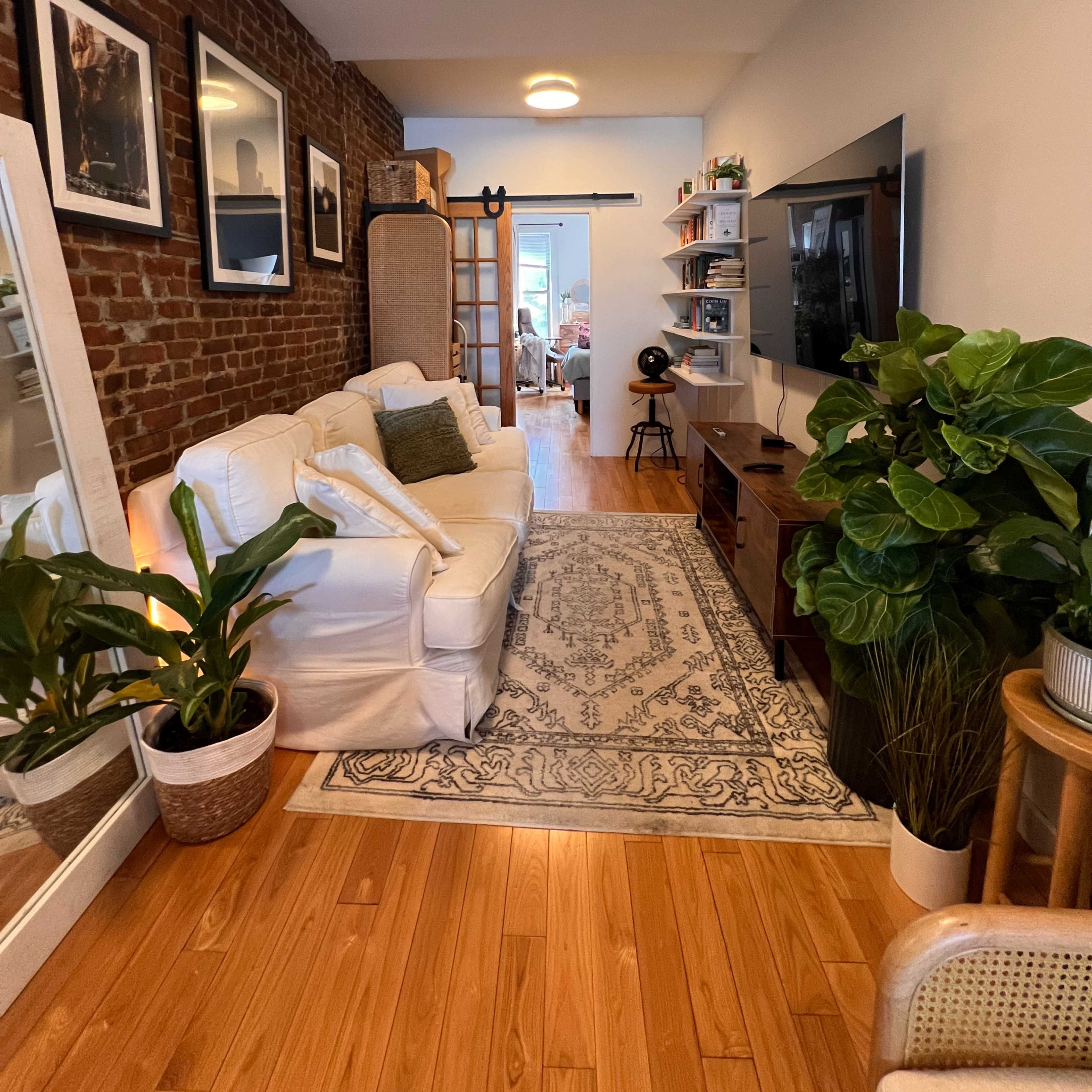 Brooklyn Railroad Apartment w/ Kitchen Image in Williamsburg, Brooklyn, NY