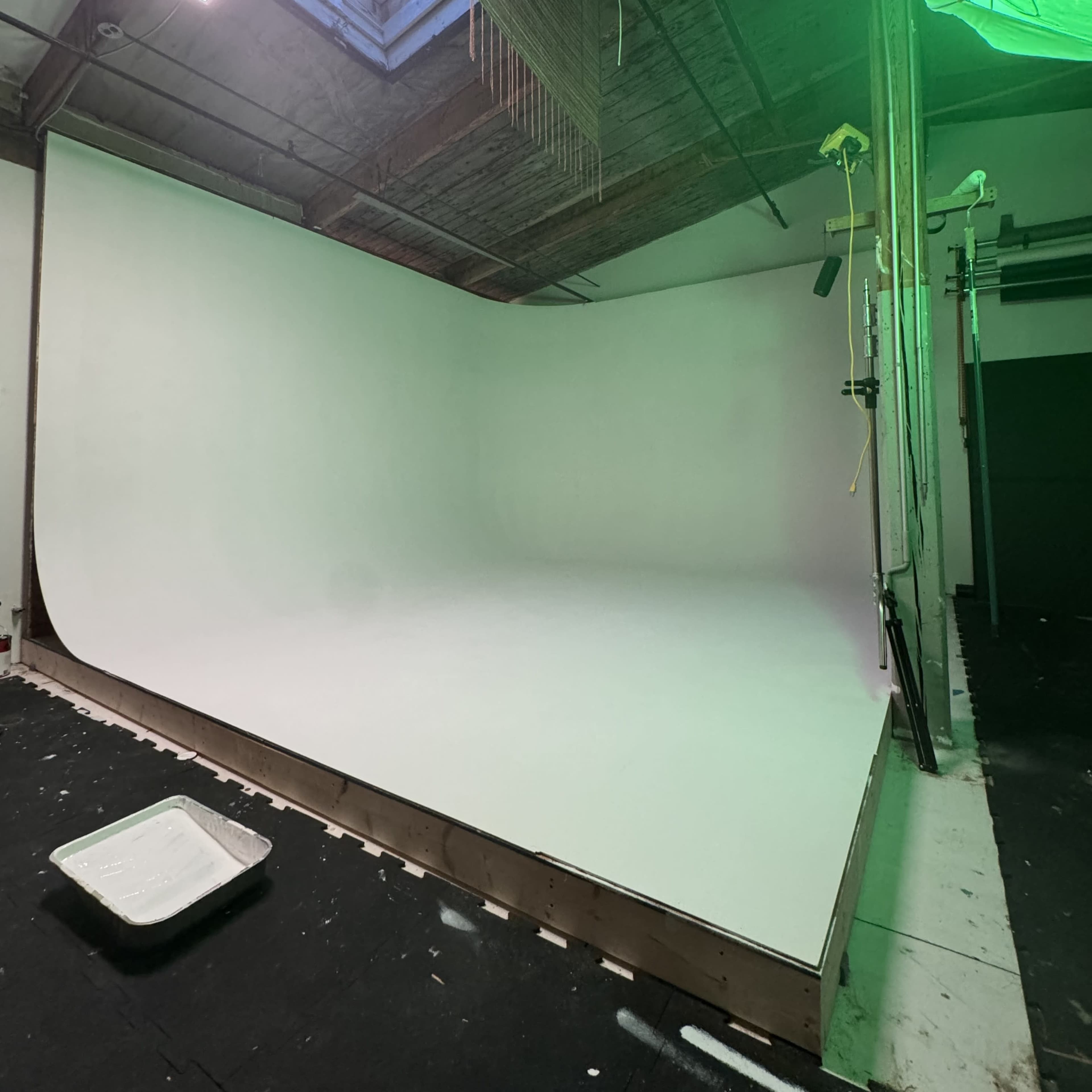 South Boston Studio w/ Cyc Wall, Skylights & 12ft Ceilings, 1100 sqft, Painted Canvas Backdrops Image in City Point, Boston, MA