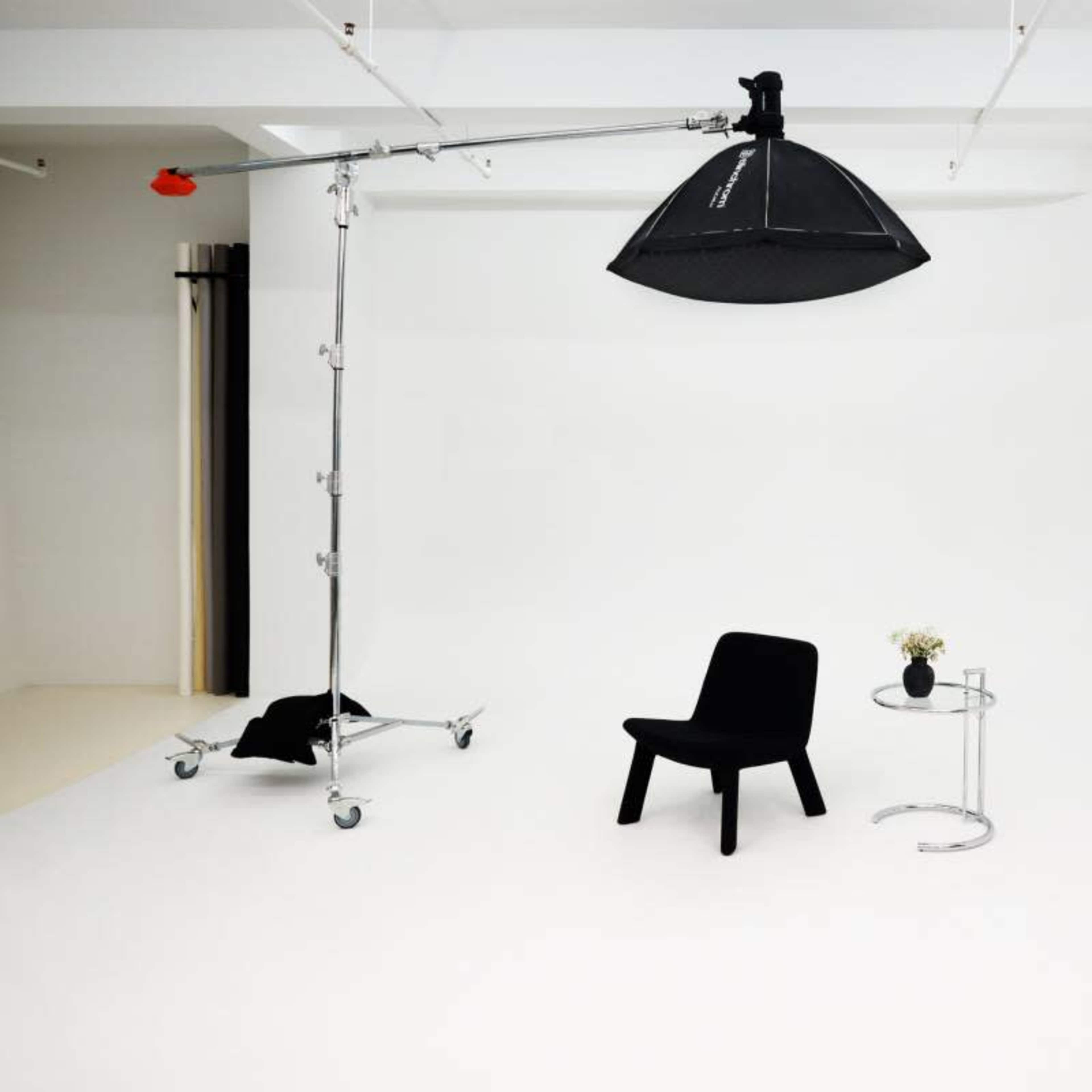 Fashion district Studio with daylight and Cyc Wall Image in Midtown Manhattan, New York, NY