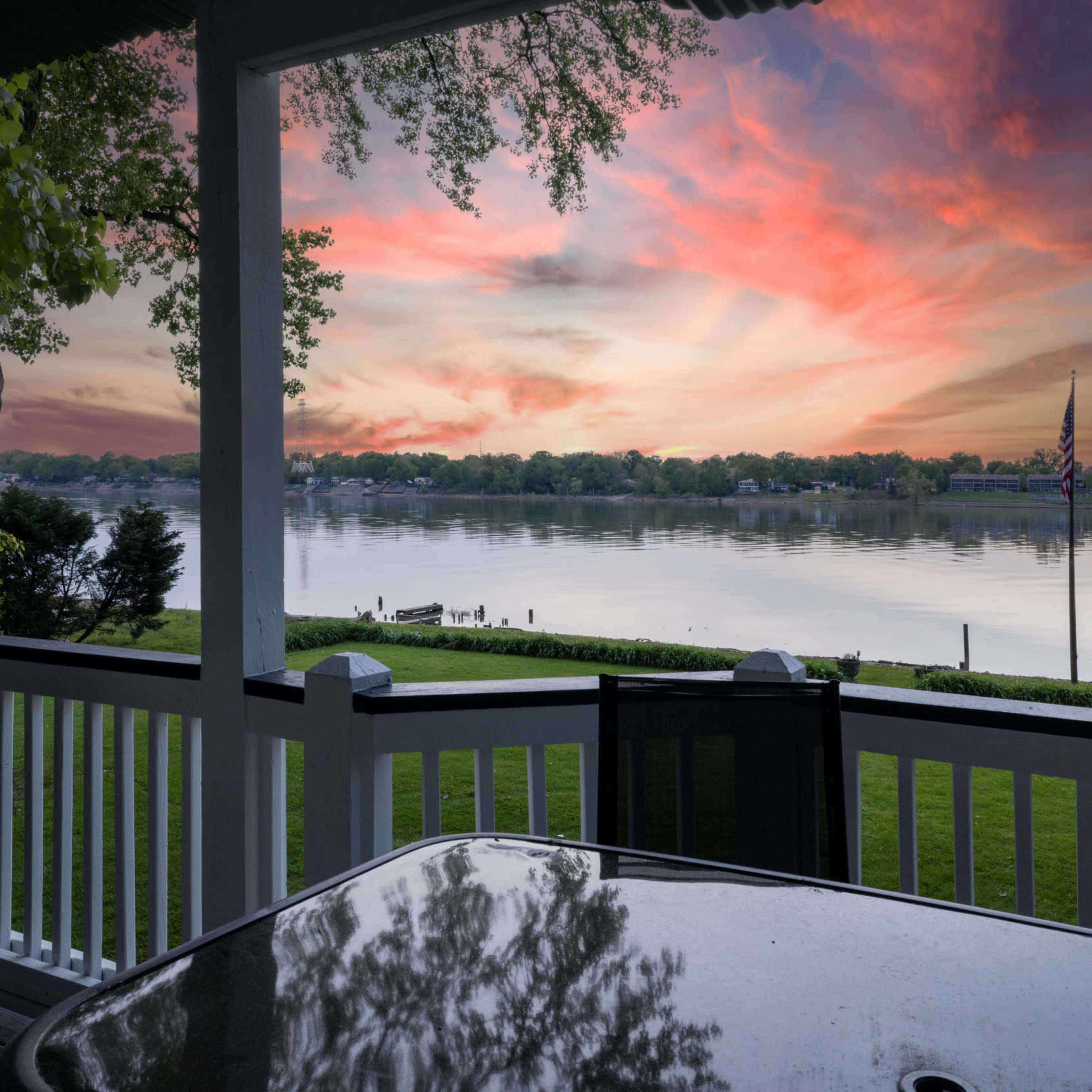 Waters Edge Louisville, Beautiful space on the Ohio River near downtown Louisville and Quality restaurants. Image in Louisville, Louisville, KY