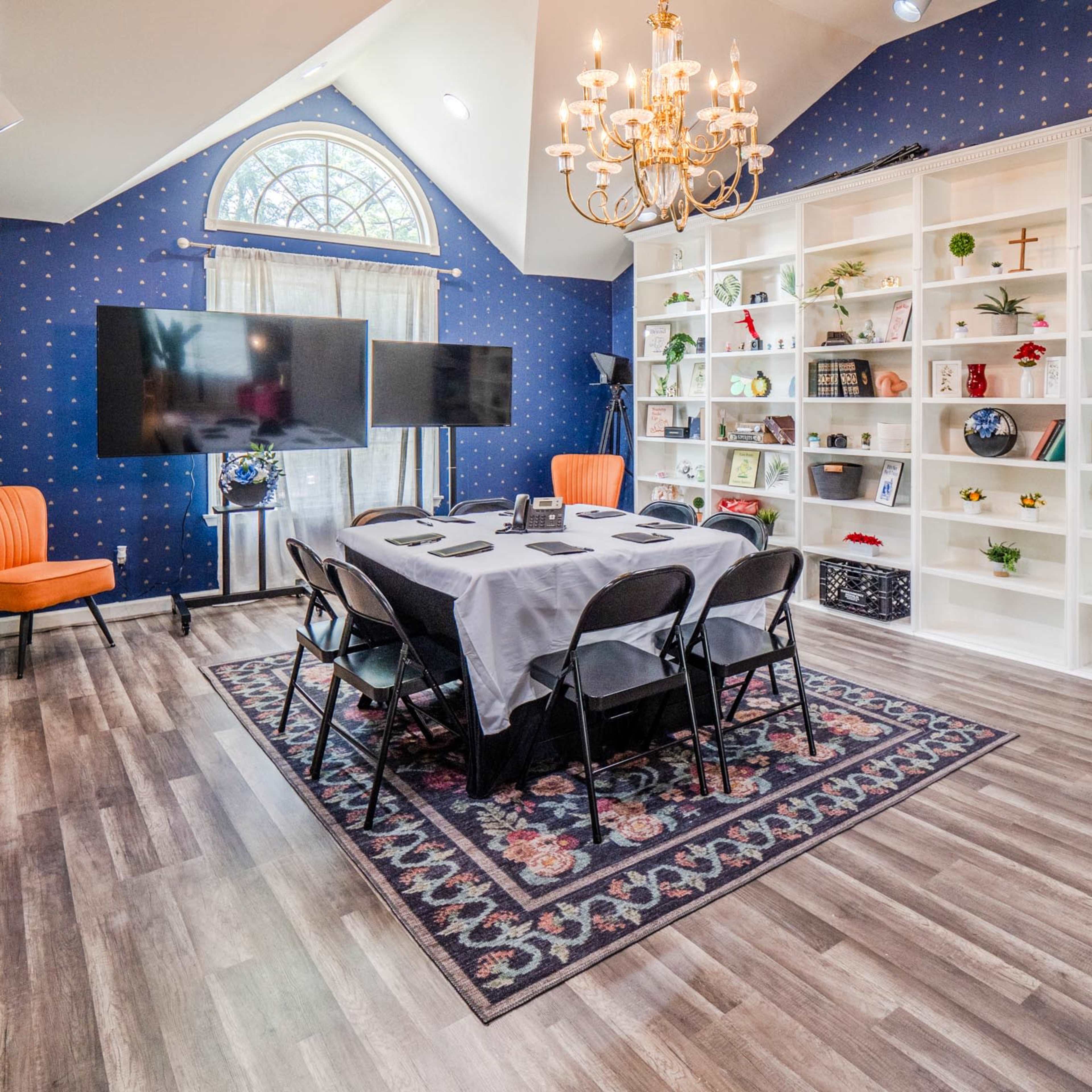 Modern Open Concept Library with Backdrops Image in Randolph, Randolph, NJ