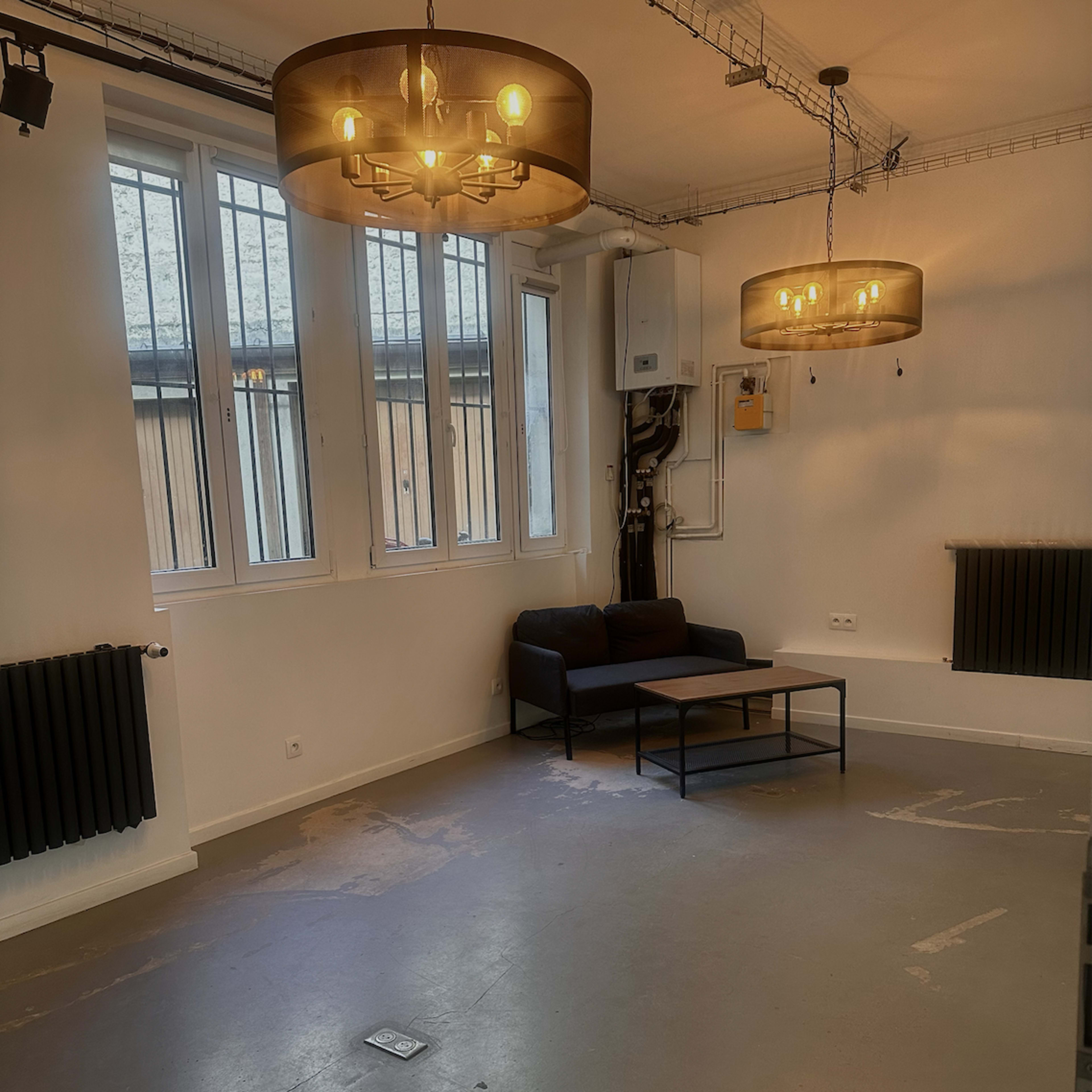 Showroom ''Espace polyvalent'' 10eme paris Image dans St Vincent de Paul, Paris, Île-de-France