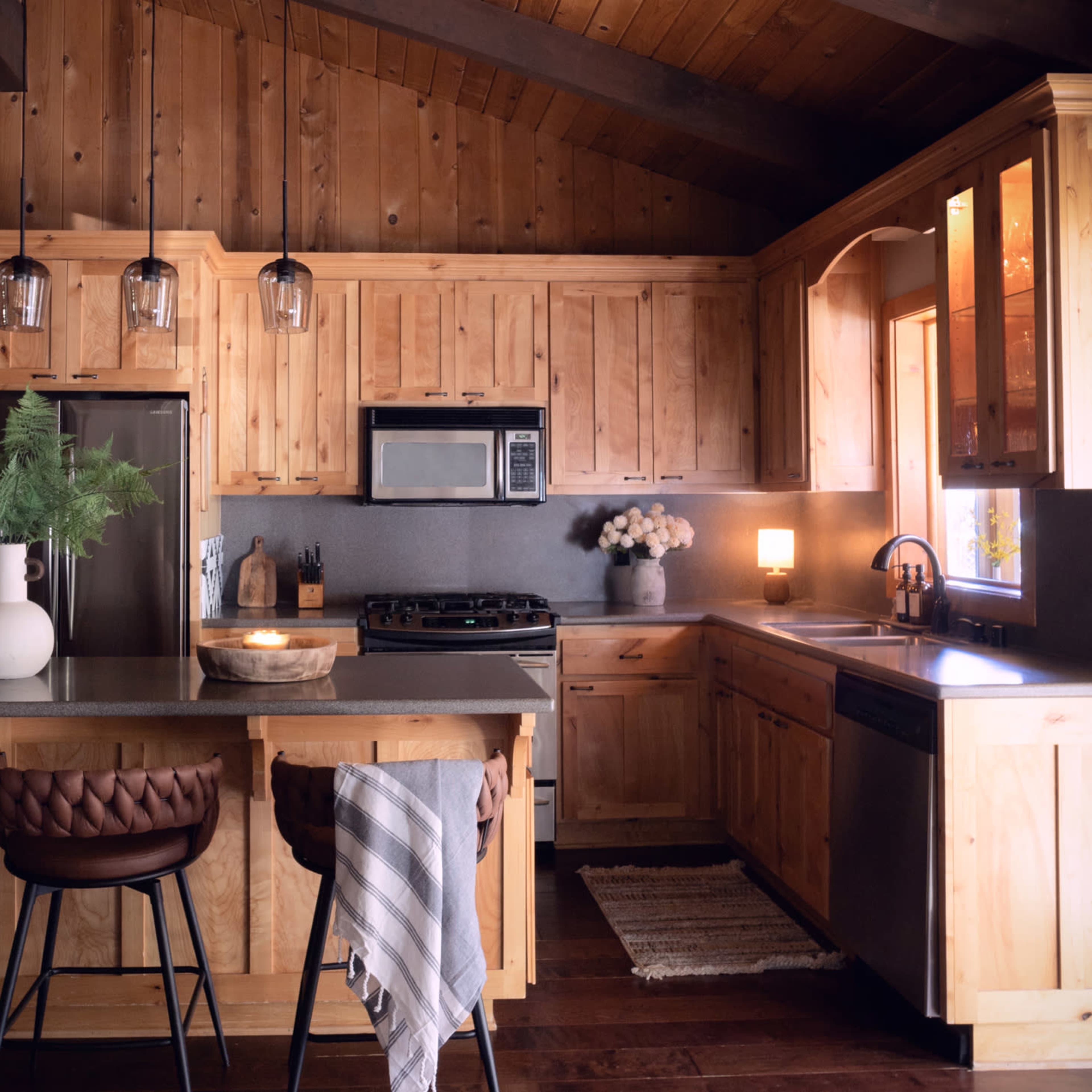 Large Entertaining Cabin in the Mountains Image in , Lake Arrowhead, CA