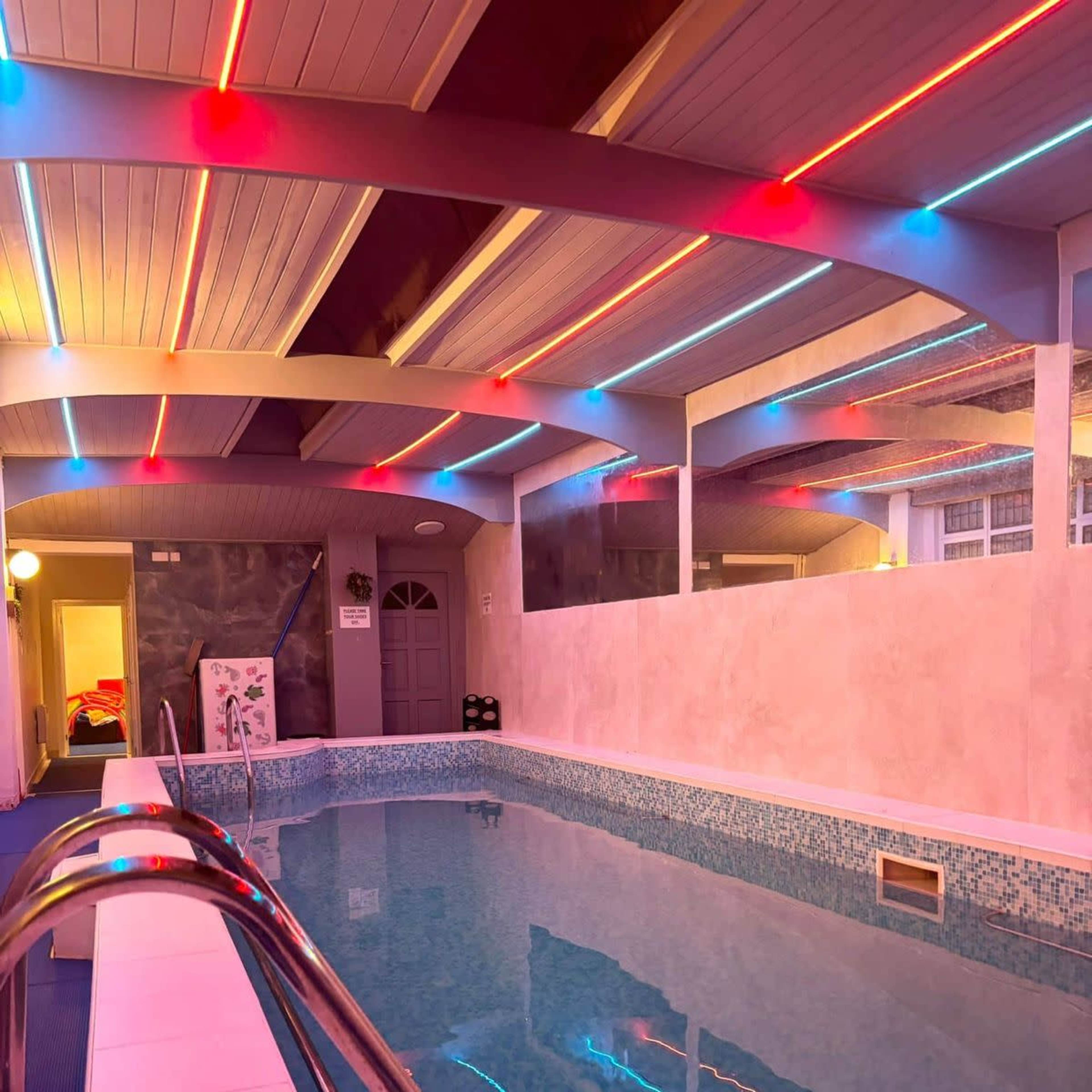 Stunning Swimming Pool In London Image in London, London, England