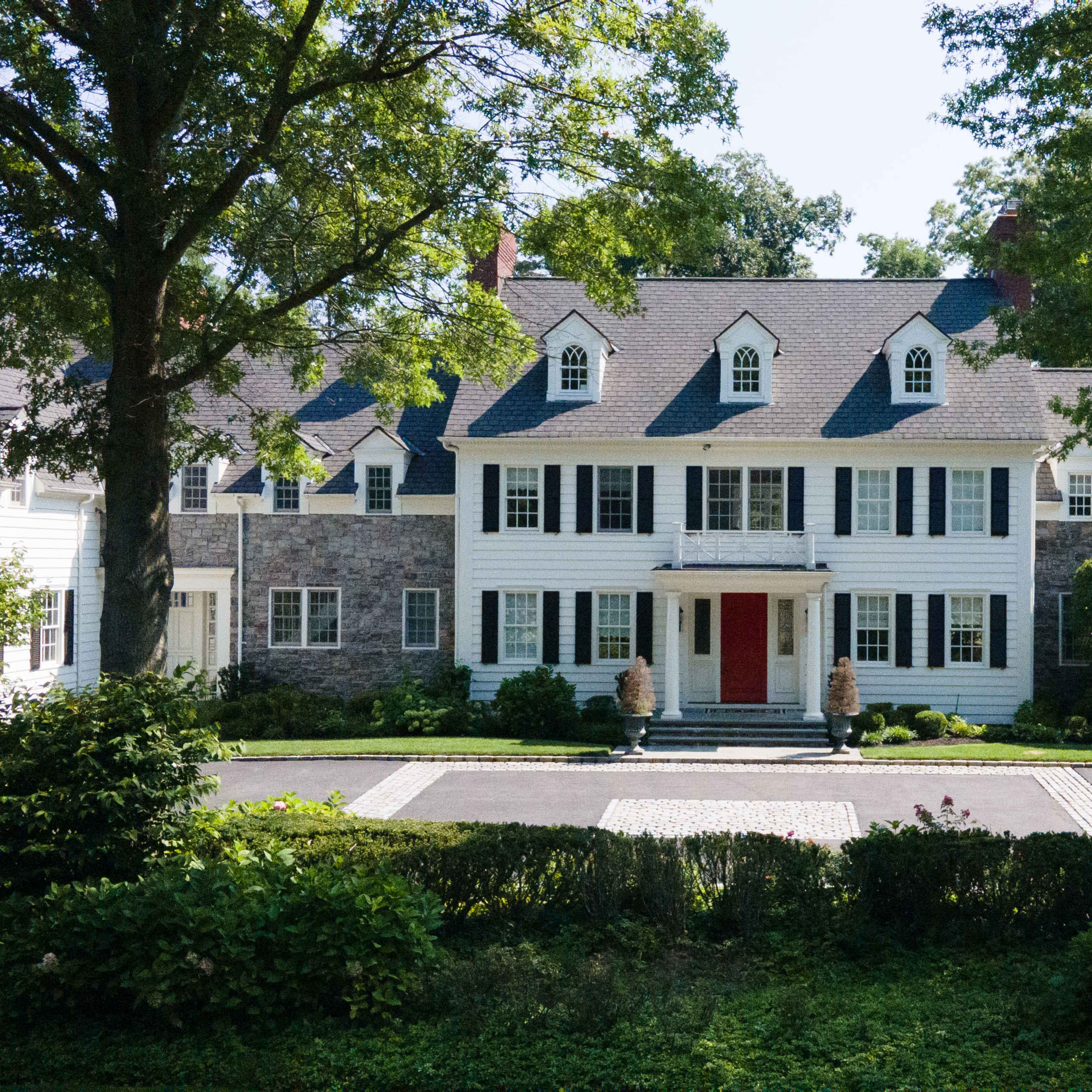 Renovated sprawling estate with pool and tennis Image in Oyster Bay, Mill Neck, NY