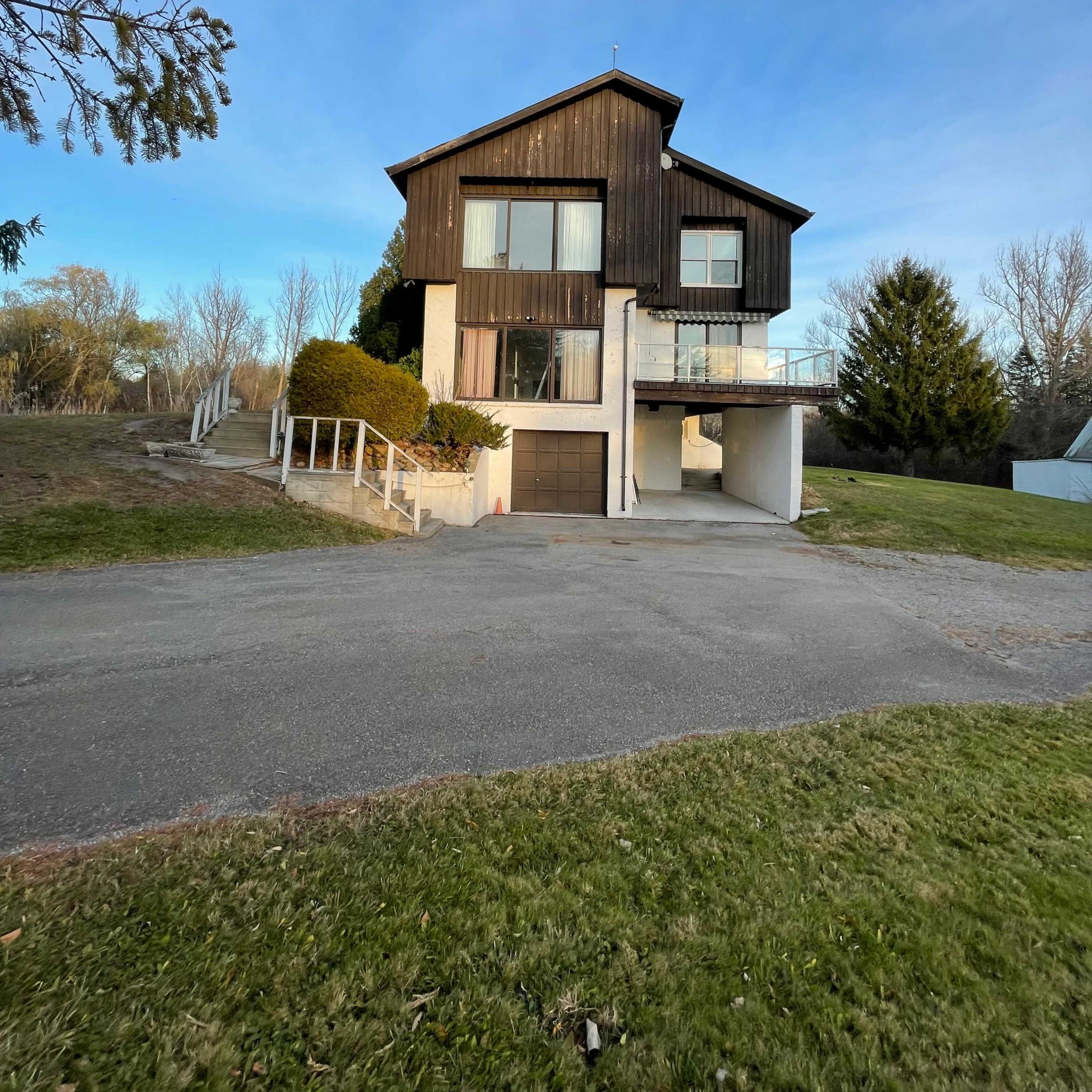 Rural Country House & Barn – Stunning Film Location in Nature Image in Whitby, Whitby, ON