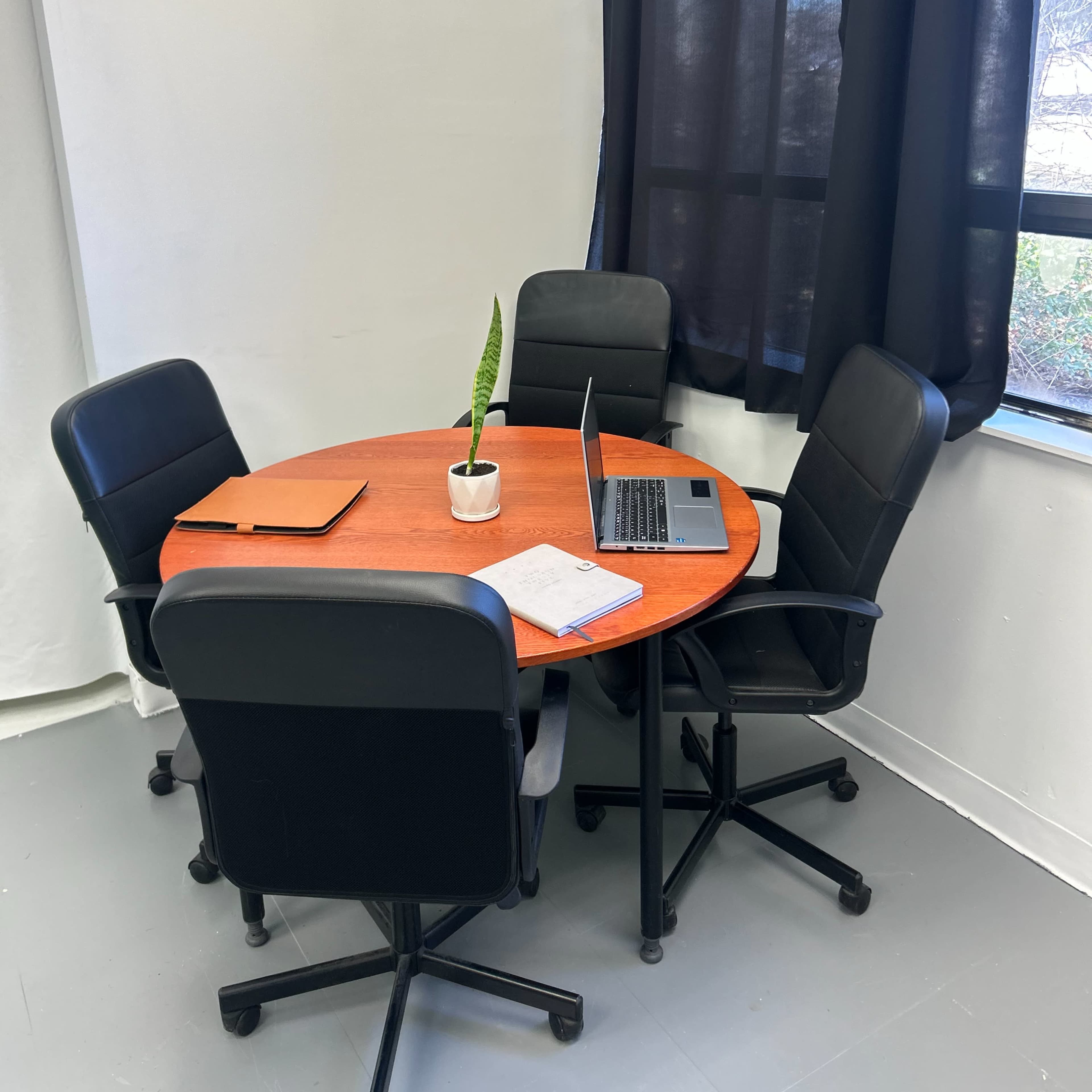 Bright & Versatile Studio Space in Mississauga (Erin Mills)  Perfect for Photo & Video Shoot Image in Mississauga, Mississauga, ON