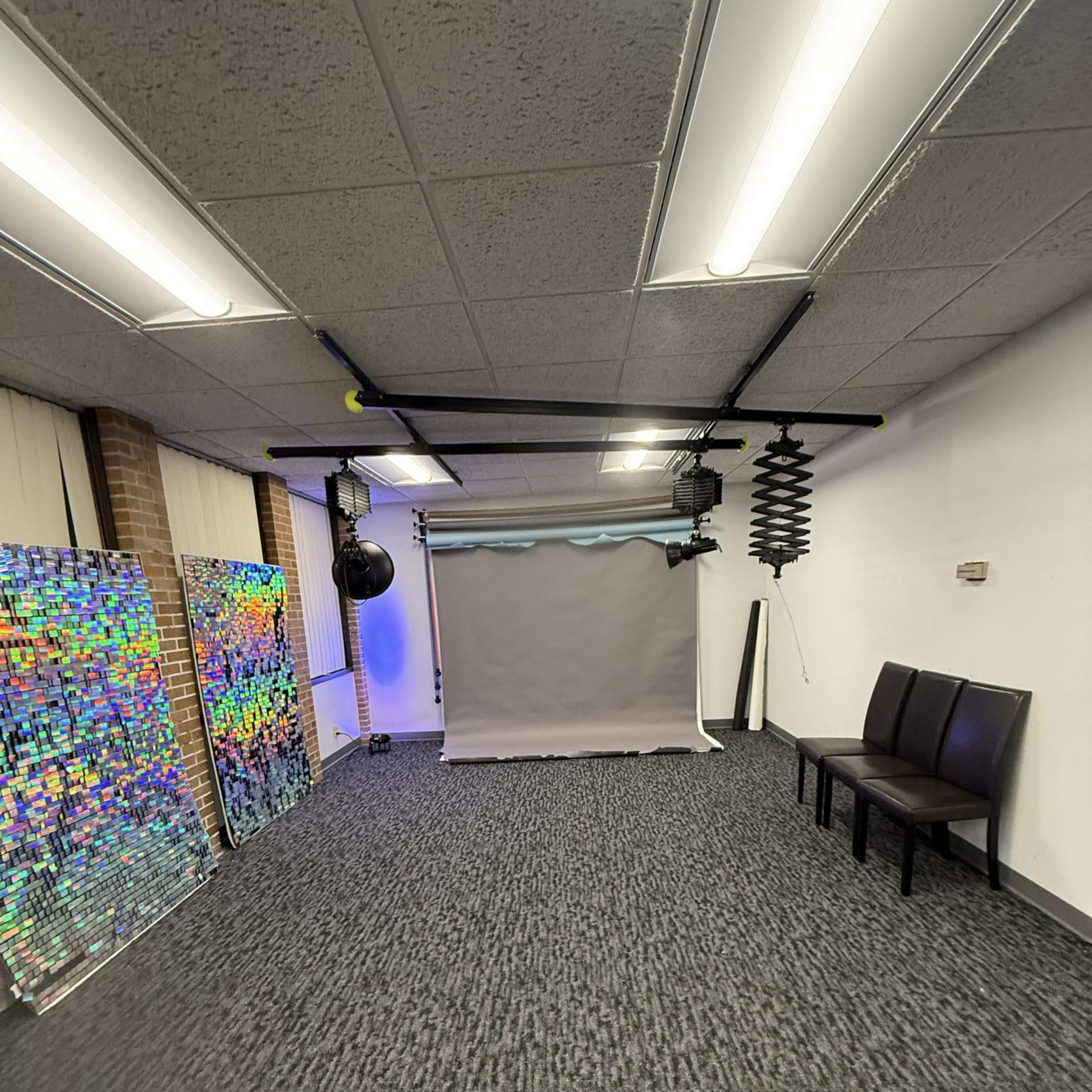 Photography Studio Office Space in O'hare Image in Maine Township, Des Plaines, IL