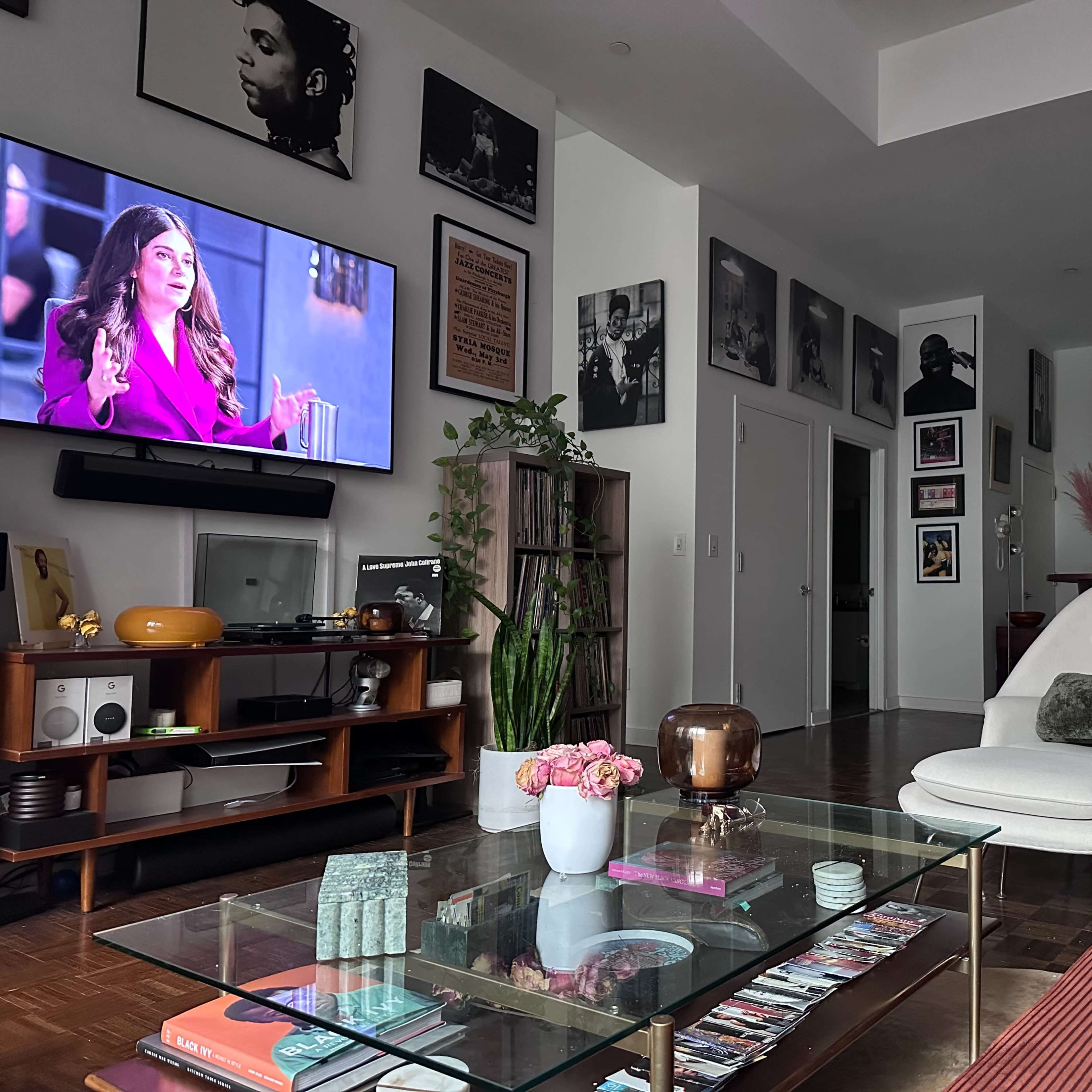 Urban Studio w/ High Ceilings and Music/Cultural Decor Image in Downtown Brooklyn, Brooklyn, NY