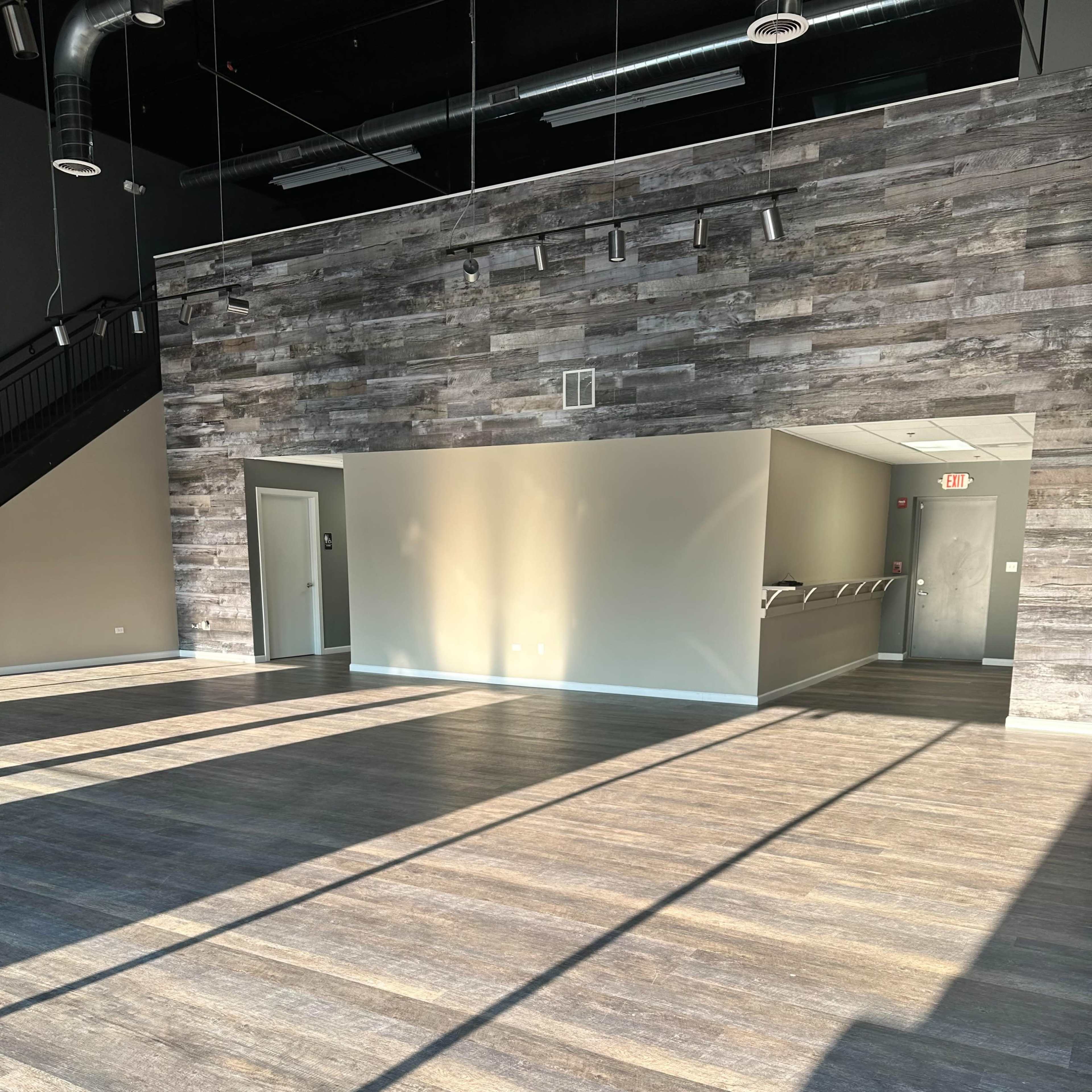 Loft Style Studio / Bi-level - Bolingbrook/Naperville/Woodridge/Plainfield/Romeville Image in Du Page Township, Bolingbrook, IL