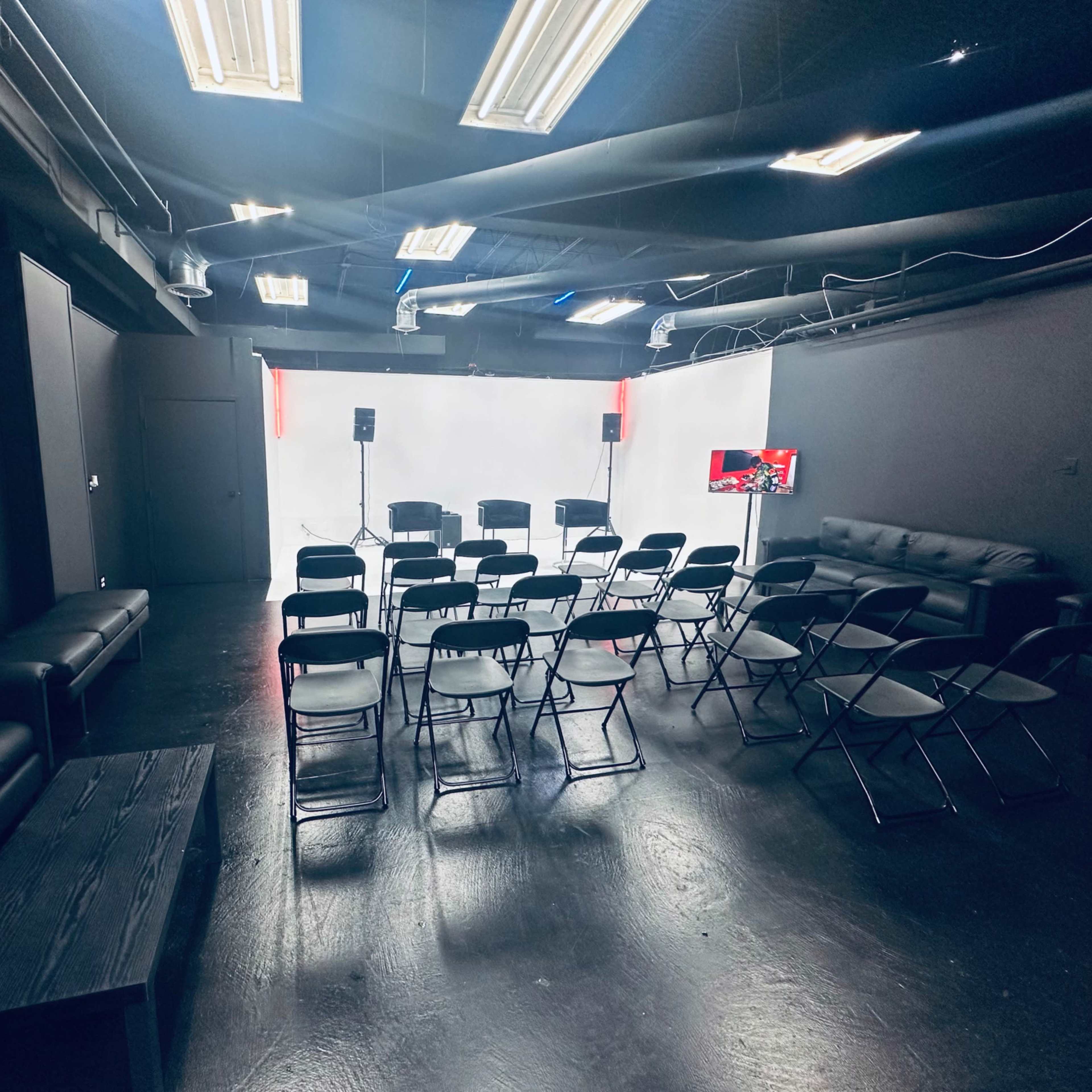 Premier Photo, Content, and Entertainment Venue Image in Oak Park, Oak Park, MI