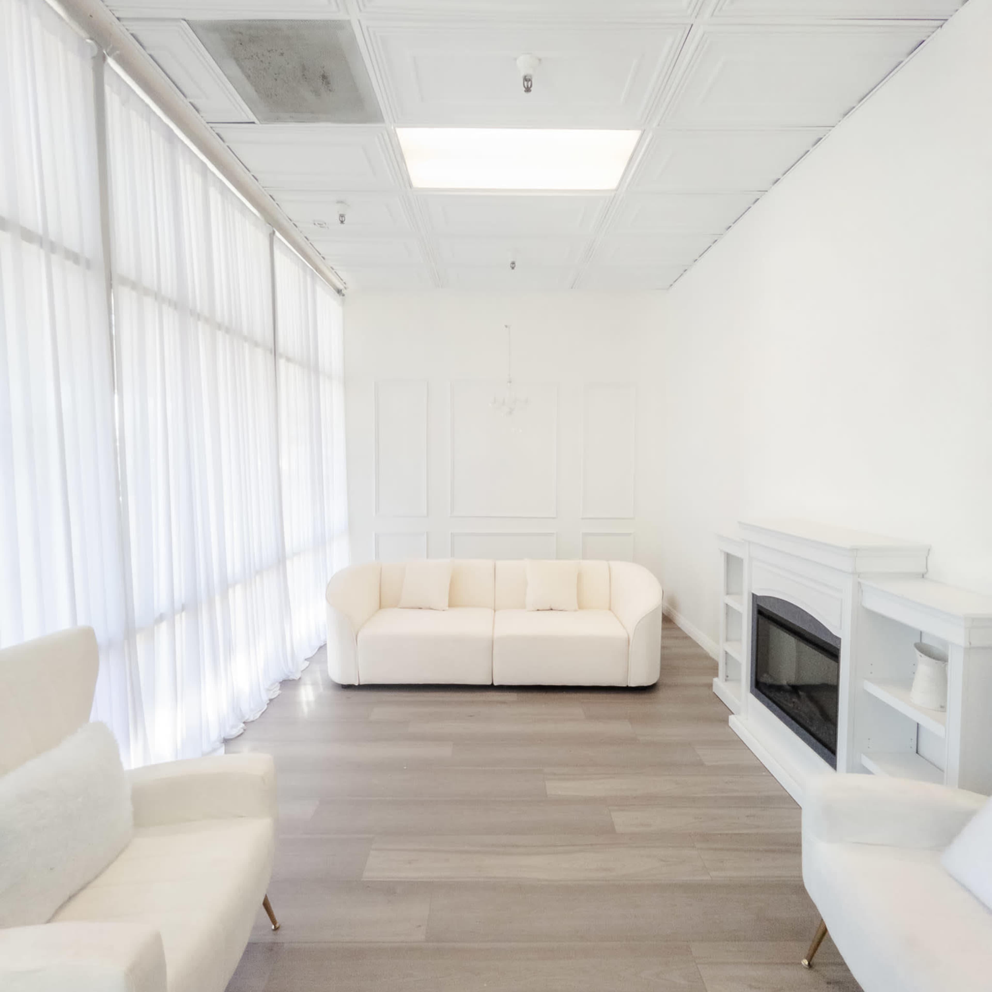 Furnished Photography Studio & Seasonally Decorated Image in Rosemont, Sacramento, CA