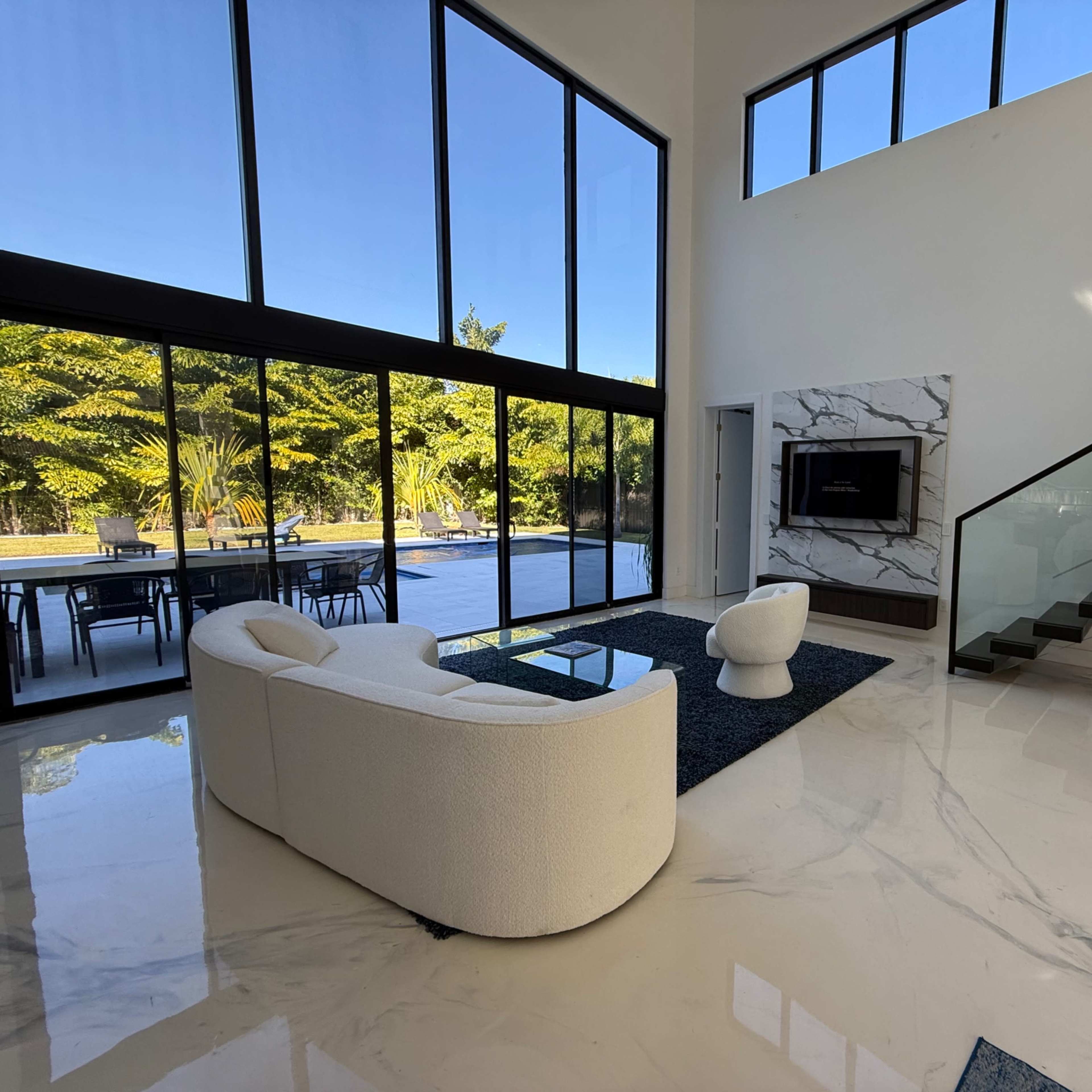 Contemporary storefront house Image in Miami, Miami, FL